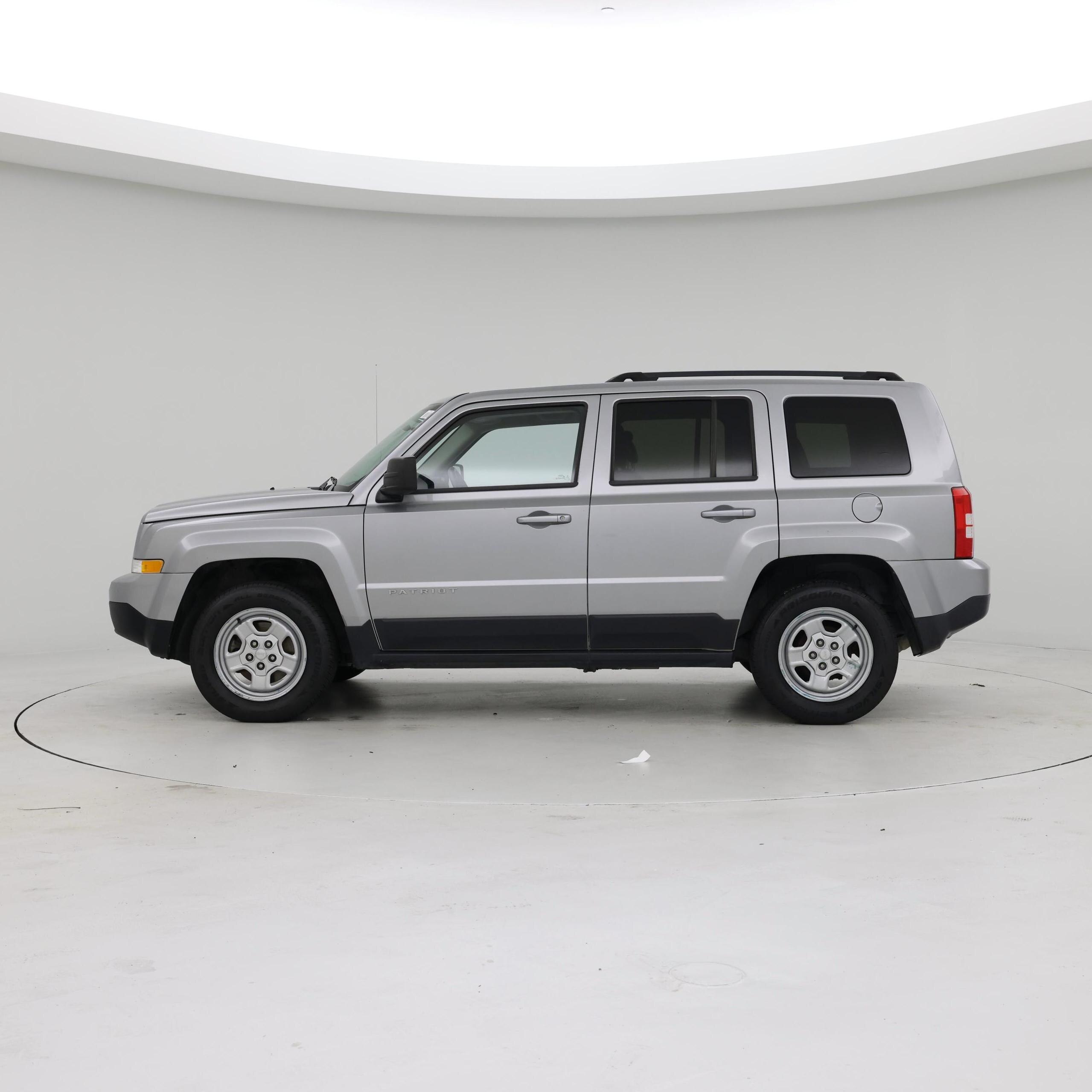 Thumbnail: 2015 Jeep Patriot - 3