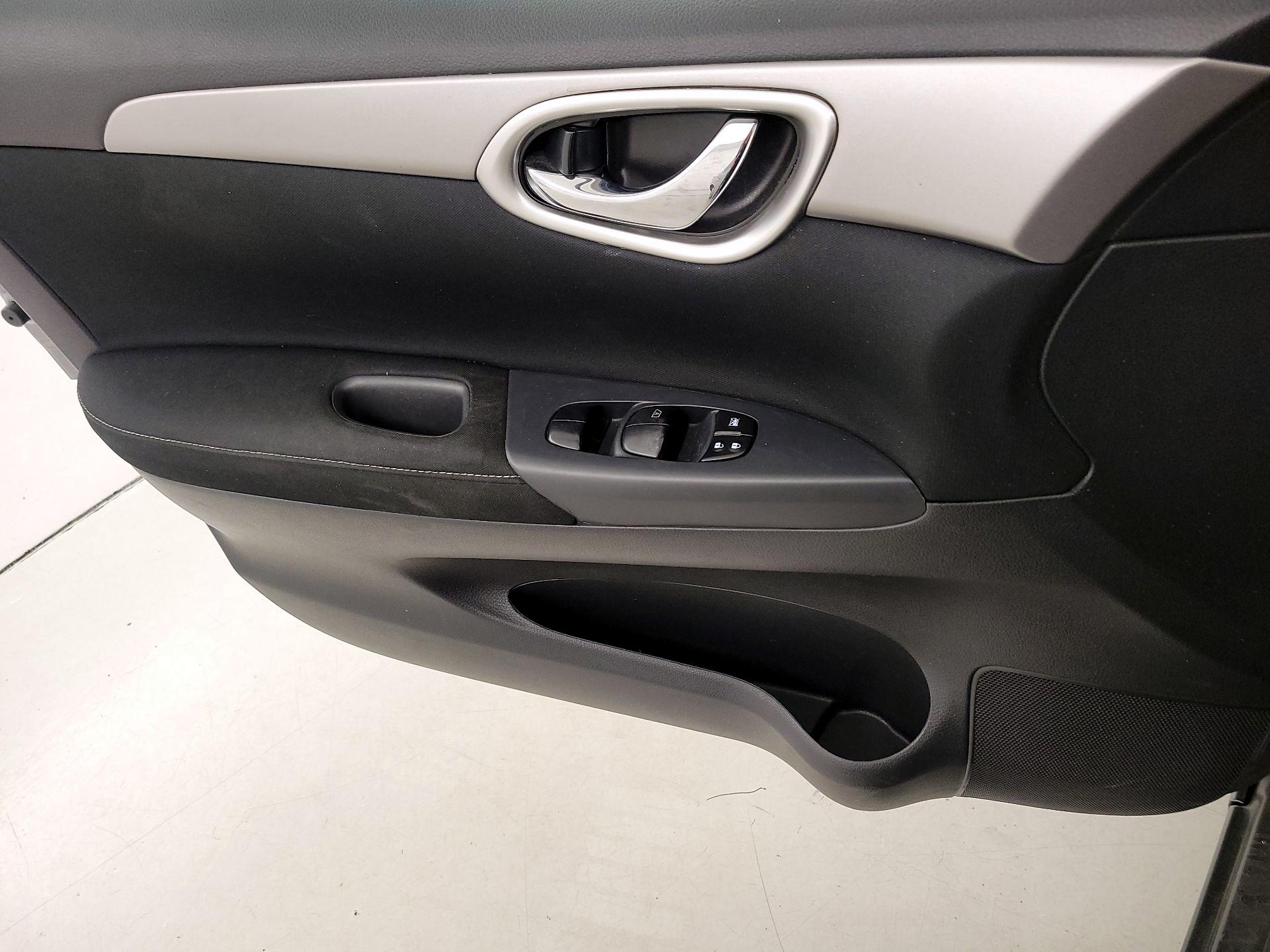Thumbnail: 2015 Nissan Sentra - 12