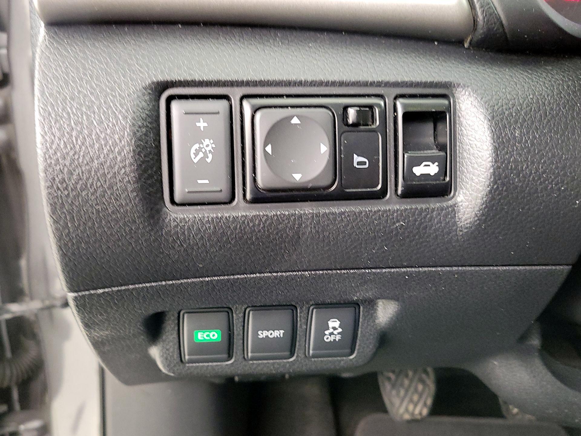 Thumbnail: 2015 Nissan Sentra - 13