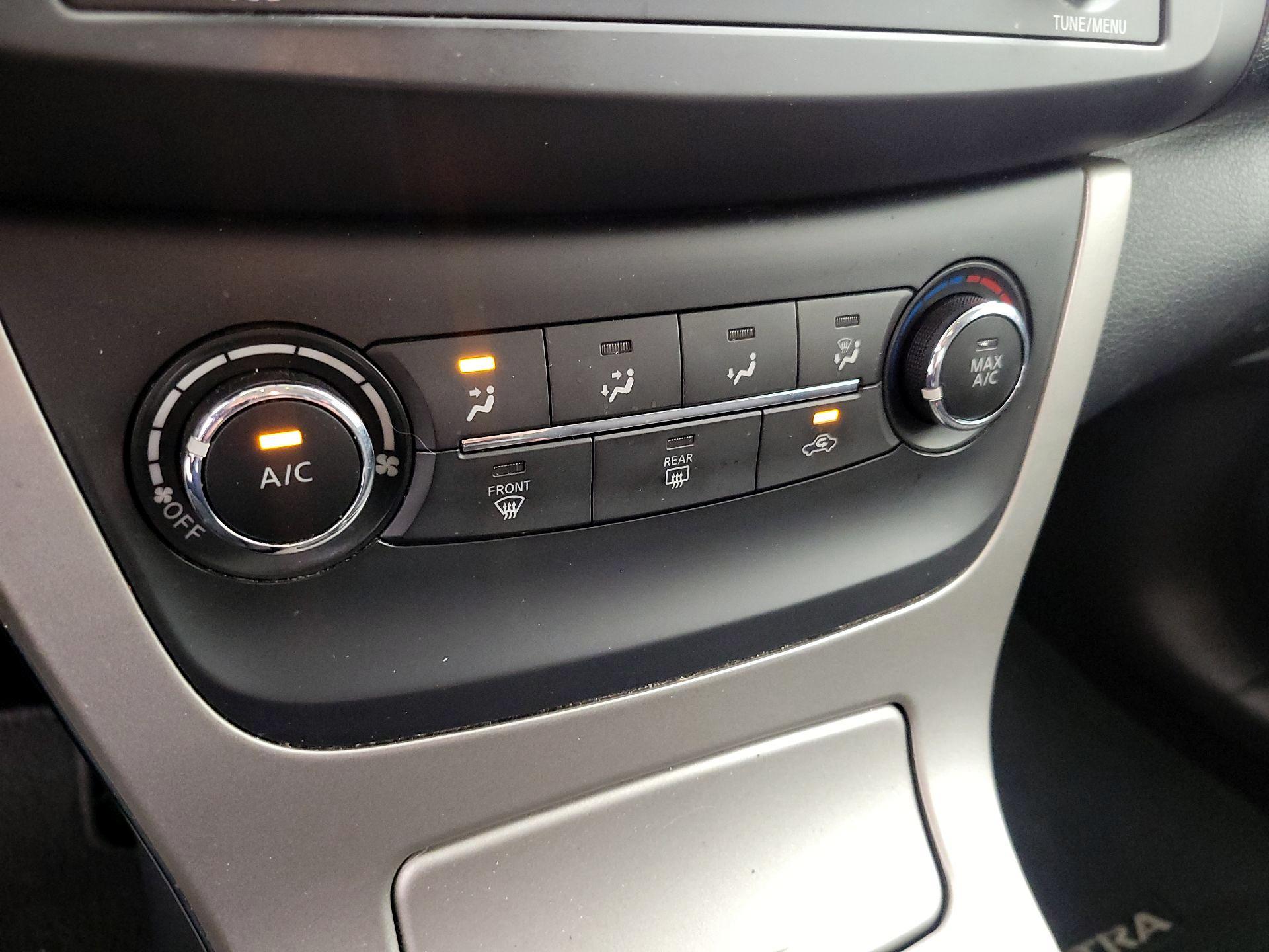 Thumbnail: 2015 Nissan Sentra - 15