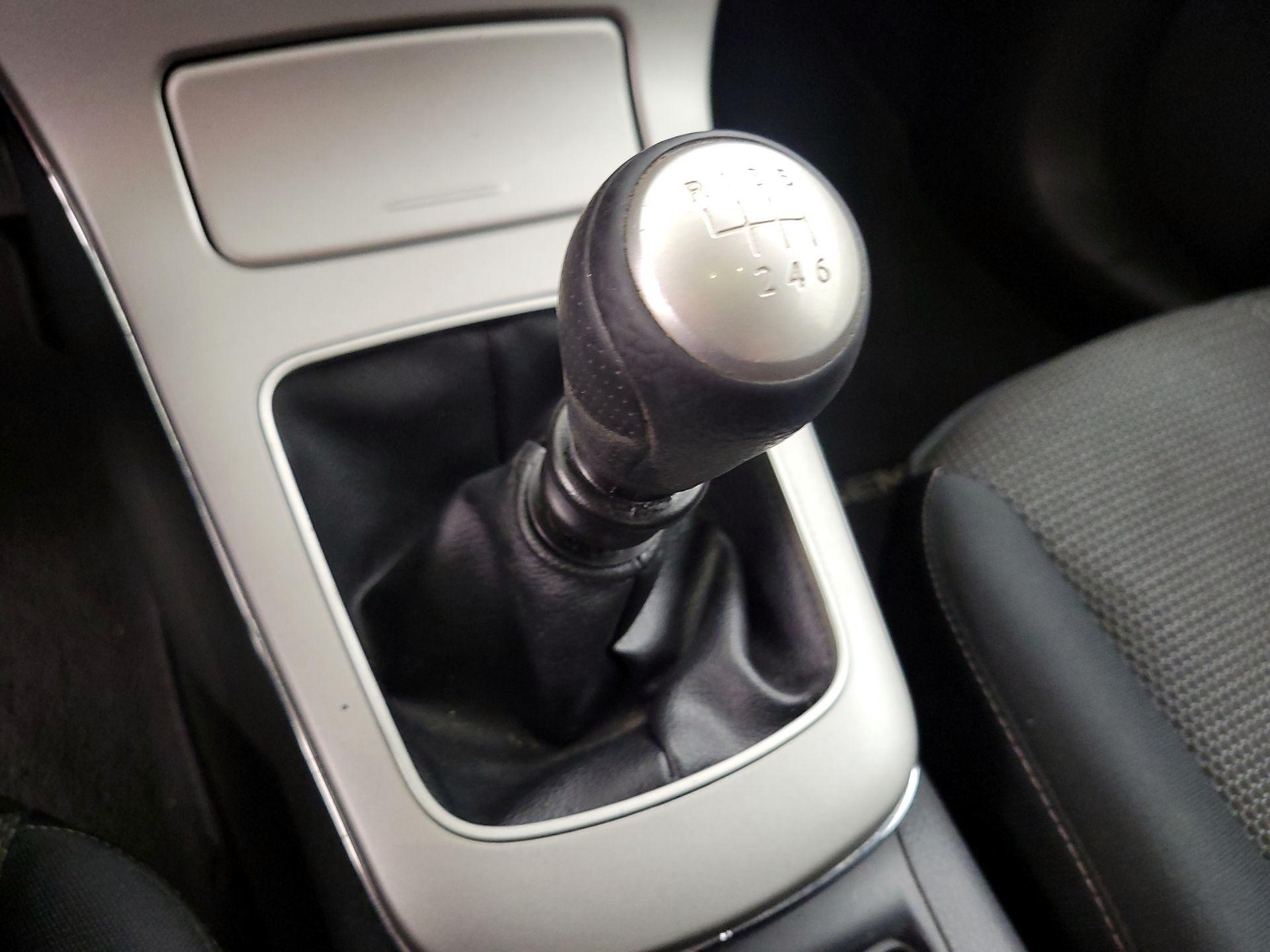 Thumbnail: 2015 Nissan Sentra - 16