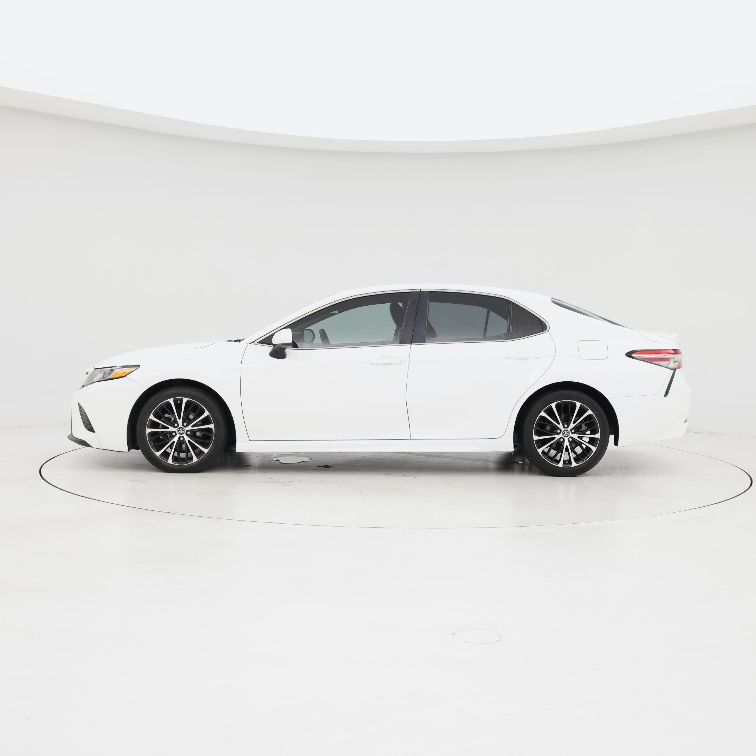 Thumbnail: 2018 Toyota Camry - 3