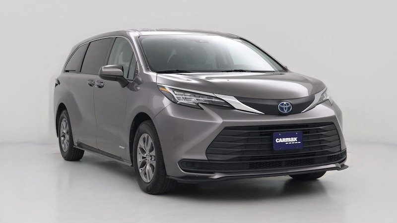 2021 Toyota Sienna LE Hero Image