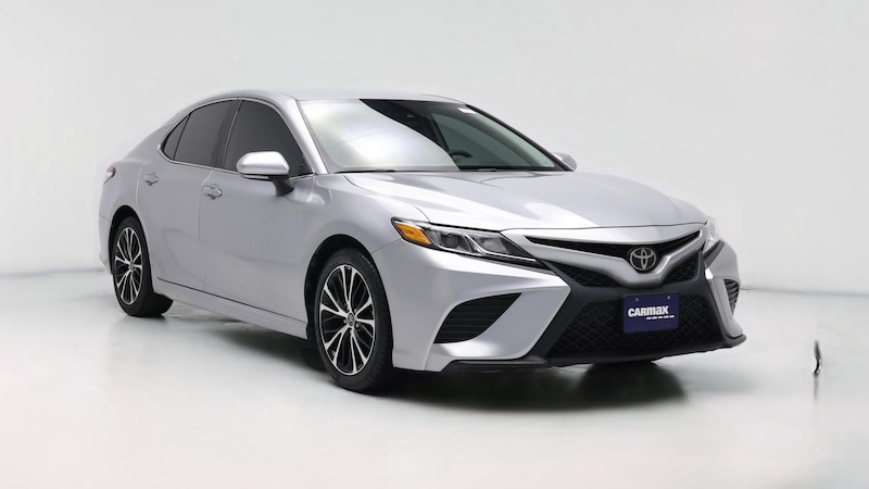 2020 Toyota Camry SE Hero Image