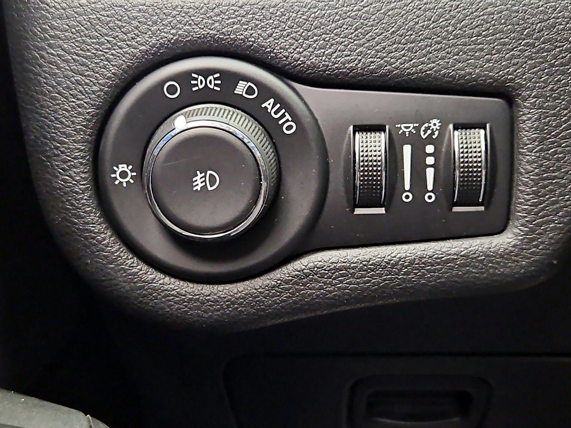 Thumbnail: 2016 Jeep Cherokee - 13