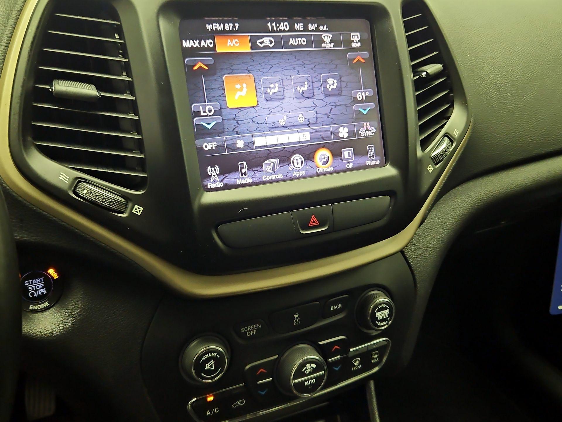 Thumbnail: 2016 Jeep Cherokee - 16