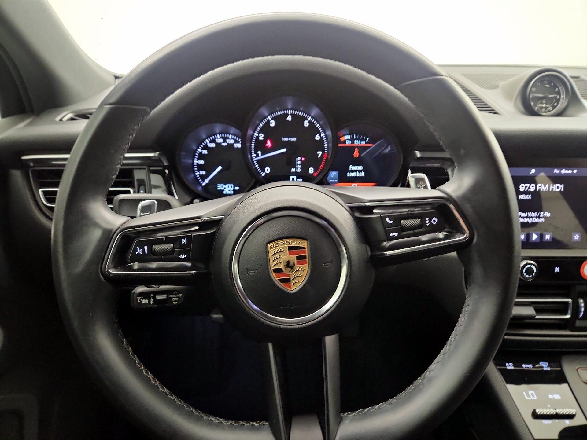Thumbnail: 2023 Porsche Macan - 10