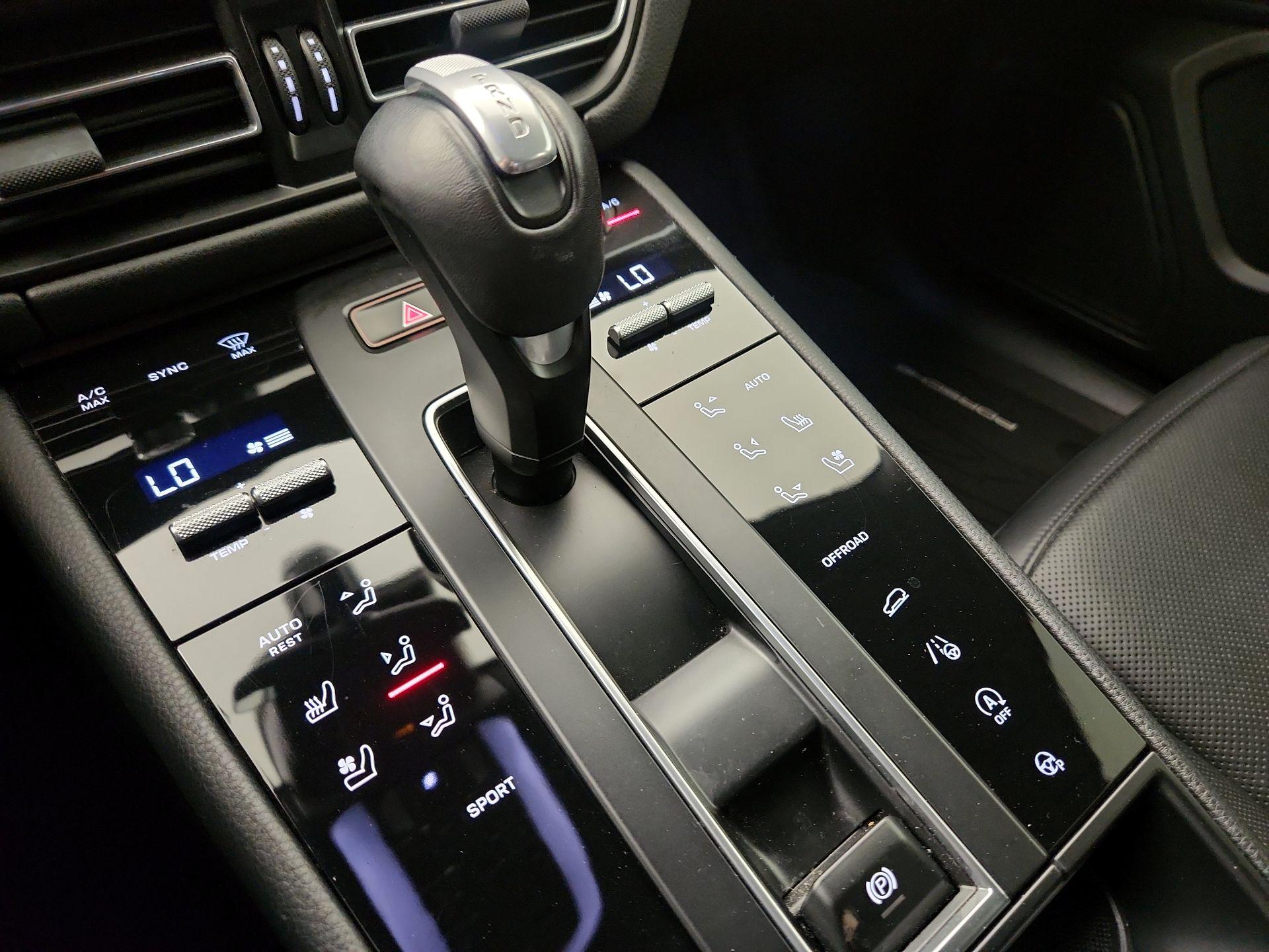 Thumbnail: 2023 Porsche Macan - 14