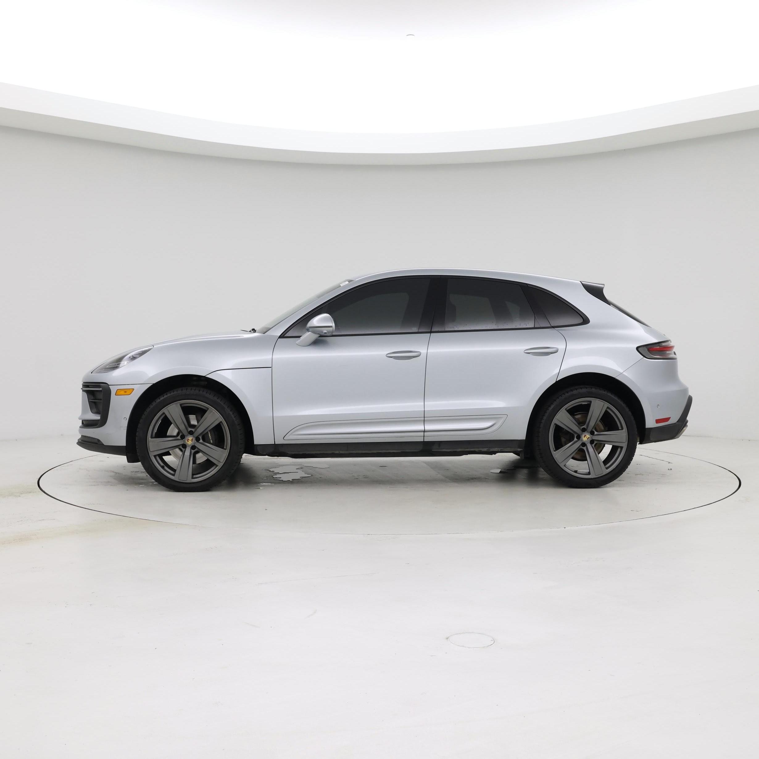 Thumbnail: 2023 Porsche Macan - 3
