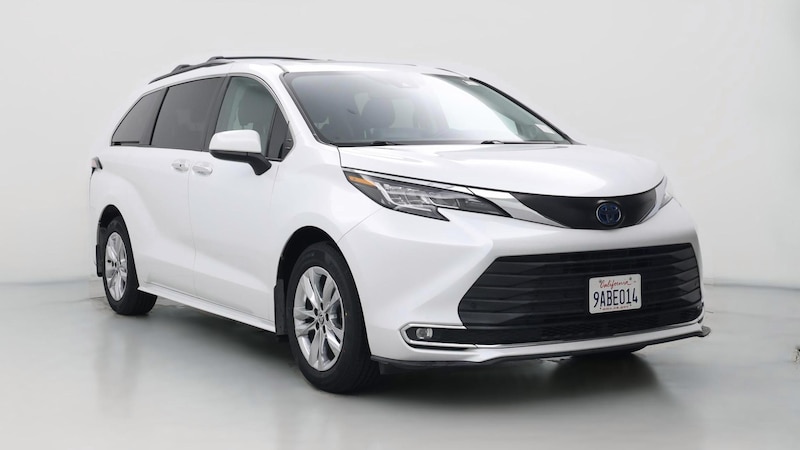 2022 Toyota Sienna XLE Hero Image