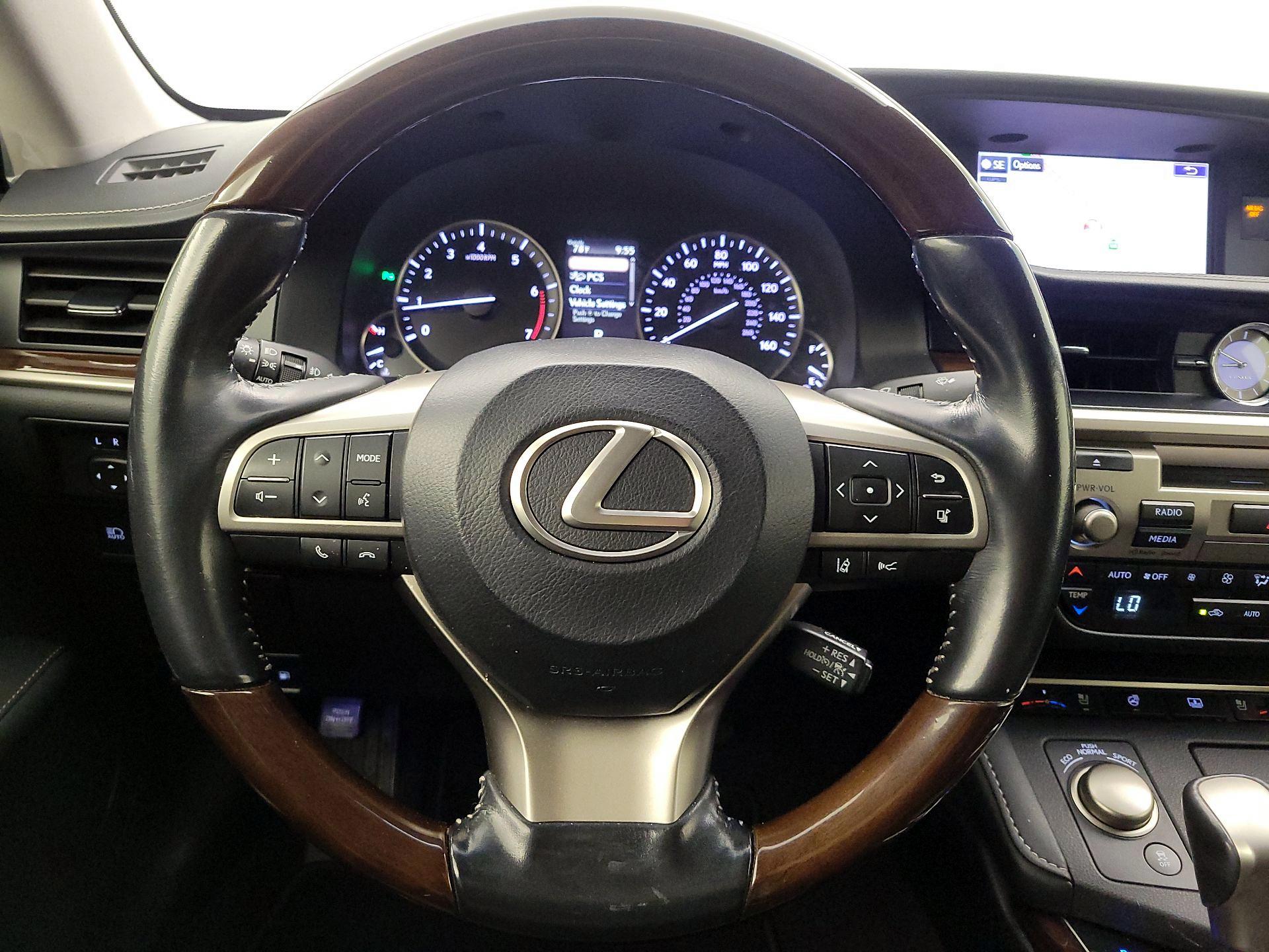 Thumbnail: 2016 Lexus ES - 10
