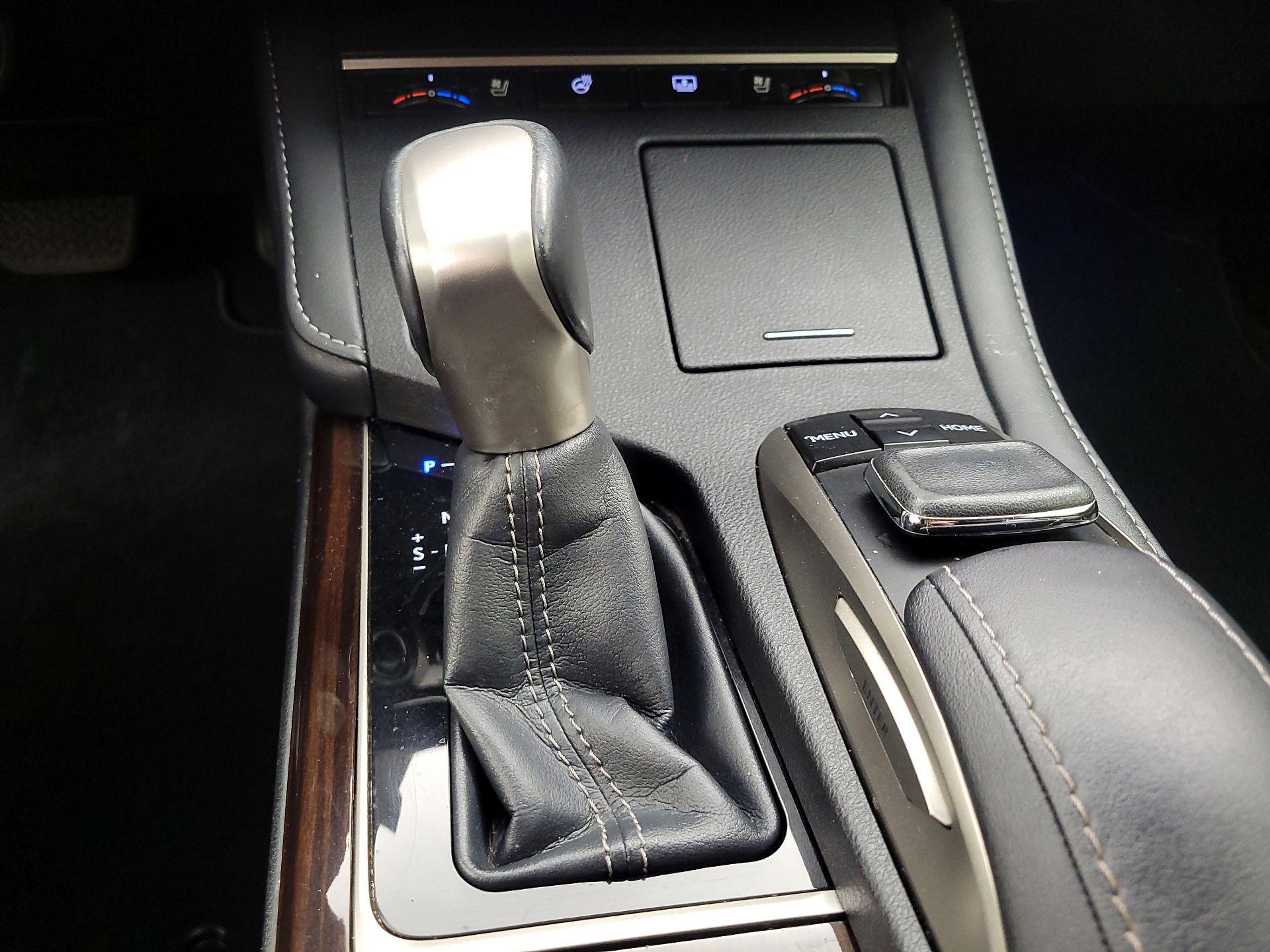 Thumbnail: 2016 Lexus ES - 16