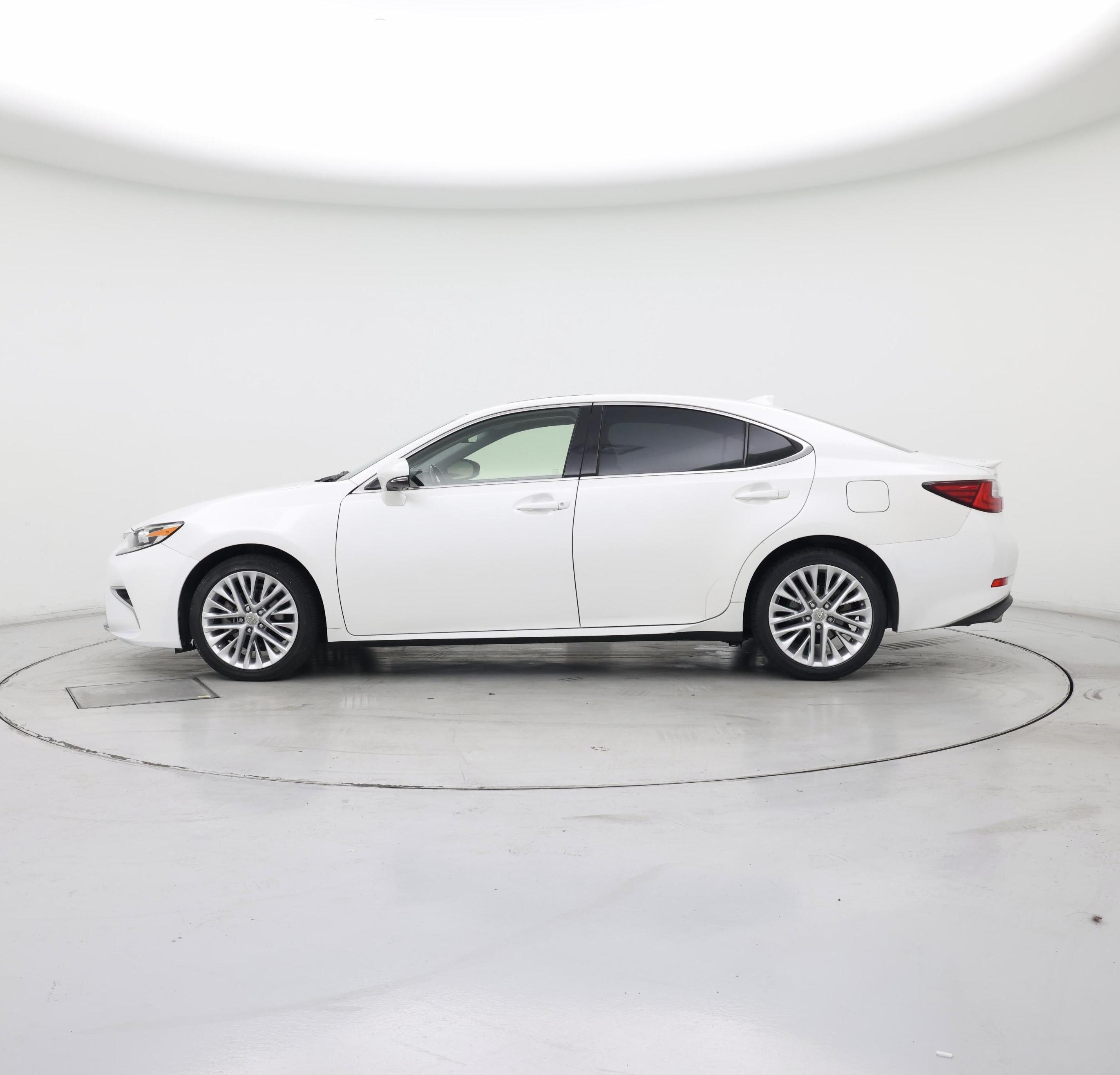 Thumbnail: 2016 Lexus ES - 3