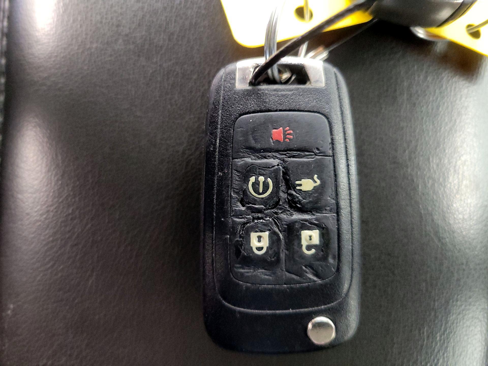 Thumbnail: 2015 Chevrolet Volt - 20