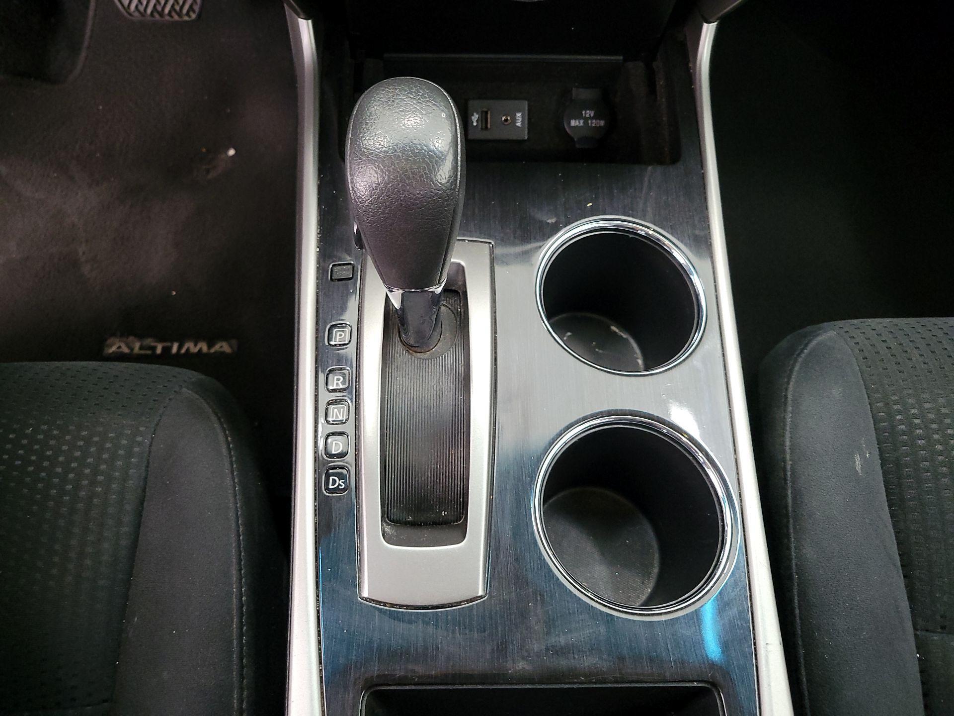 Thumbnail: 2014 Nissan Altima - 16