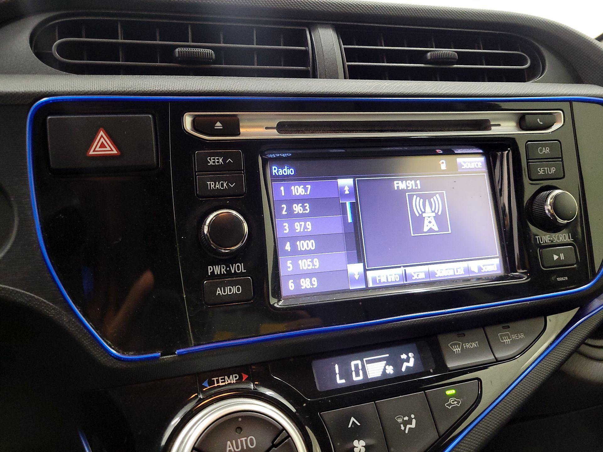 Thumbnail: 2016 Toyota Prius c - 14