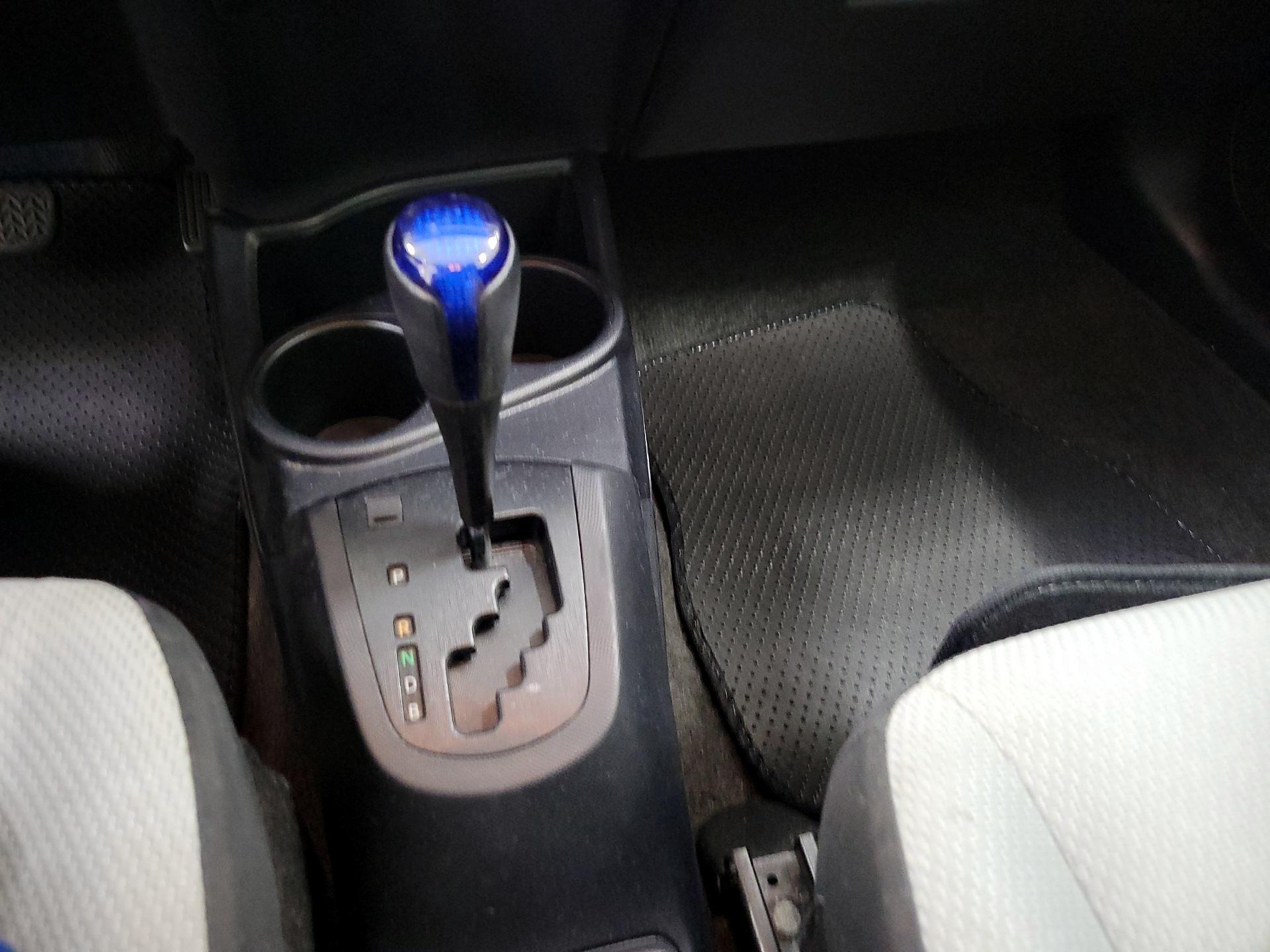 Thumbnail: 2016 Toyota Prius c - 16