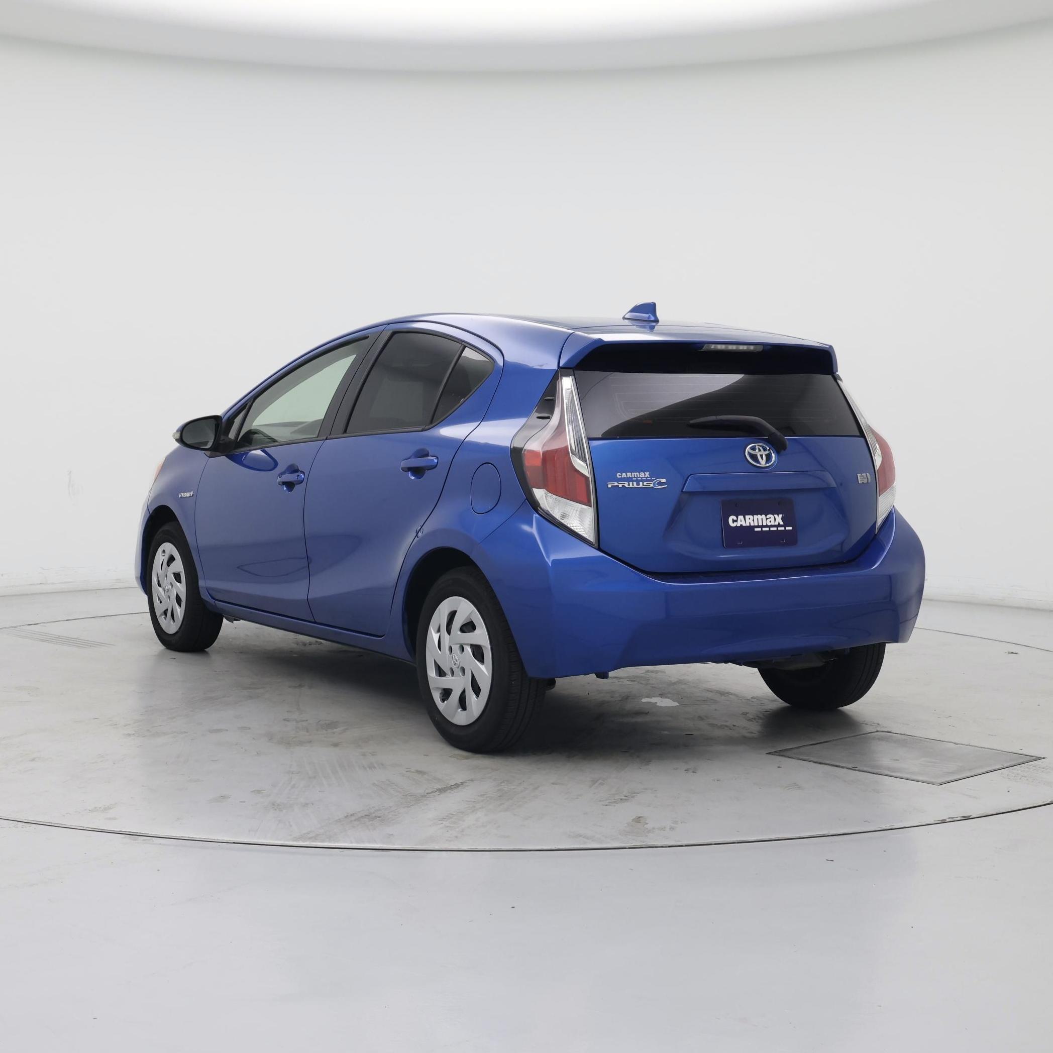 Thumbnail: 2016 Toyota Prius c - 2