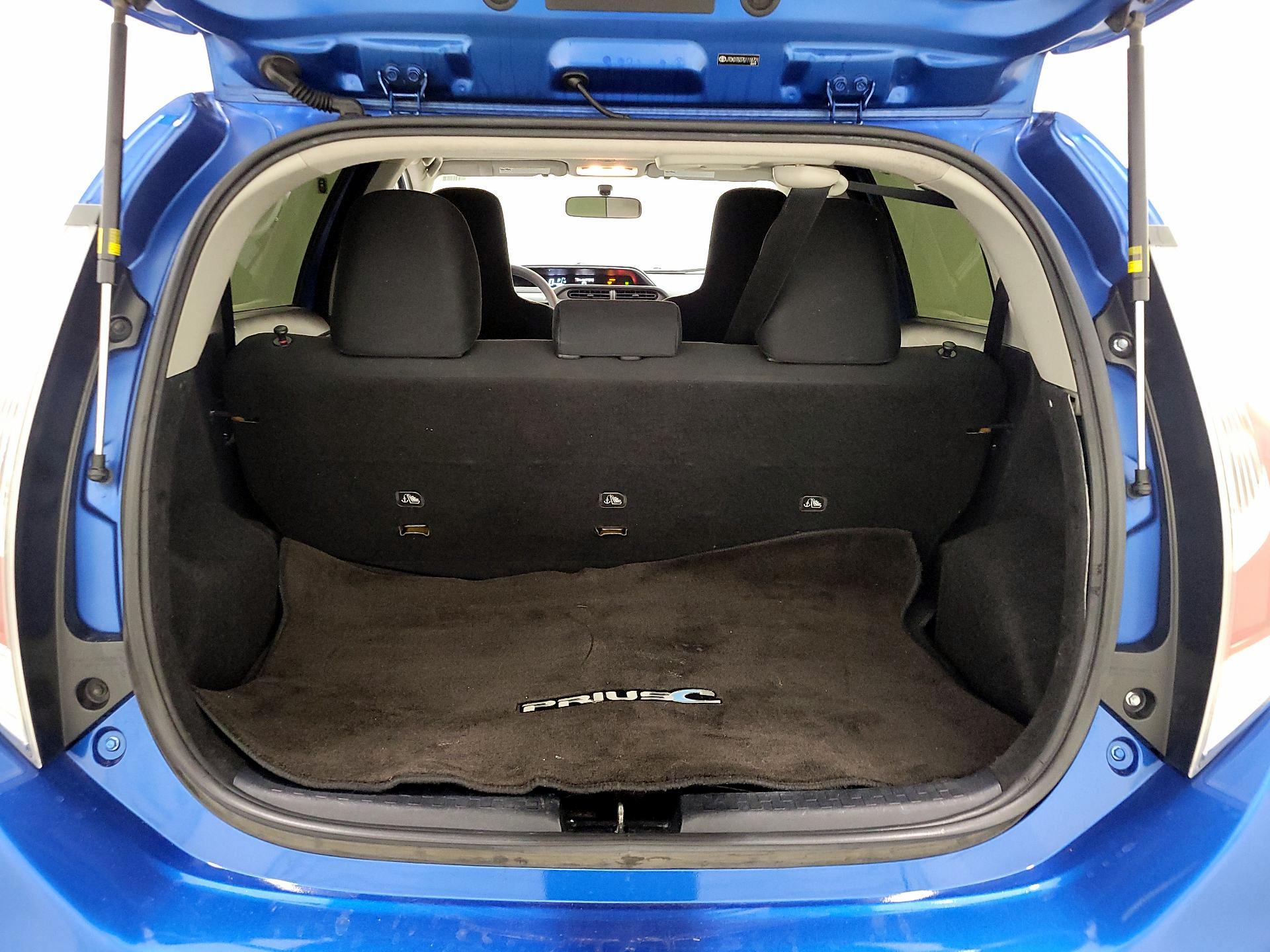 Thumbnail: 2016 Toyota Prius c - 19