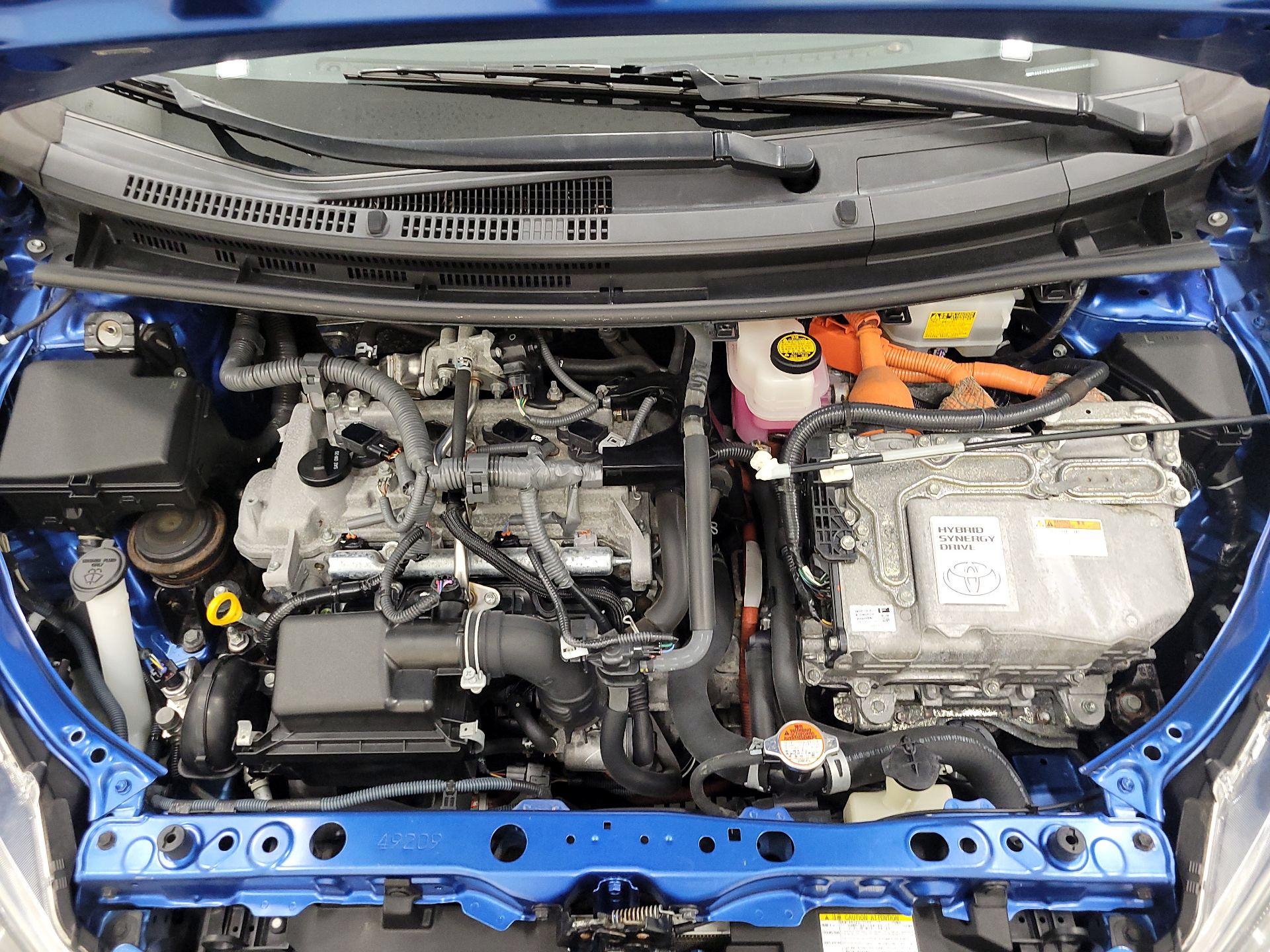 Thumbnail: 2016 Toyota Prius c - 20
