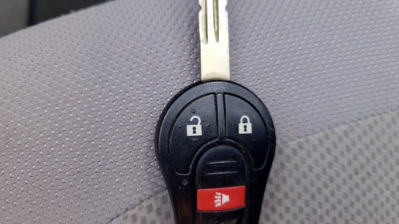 2013 Nissan Rogue S 19
