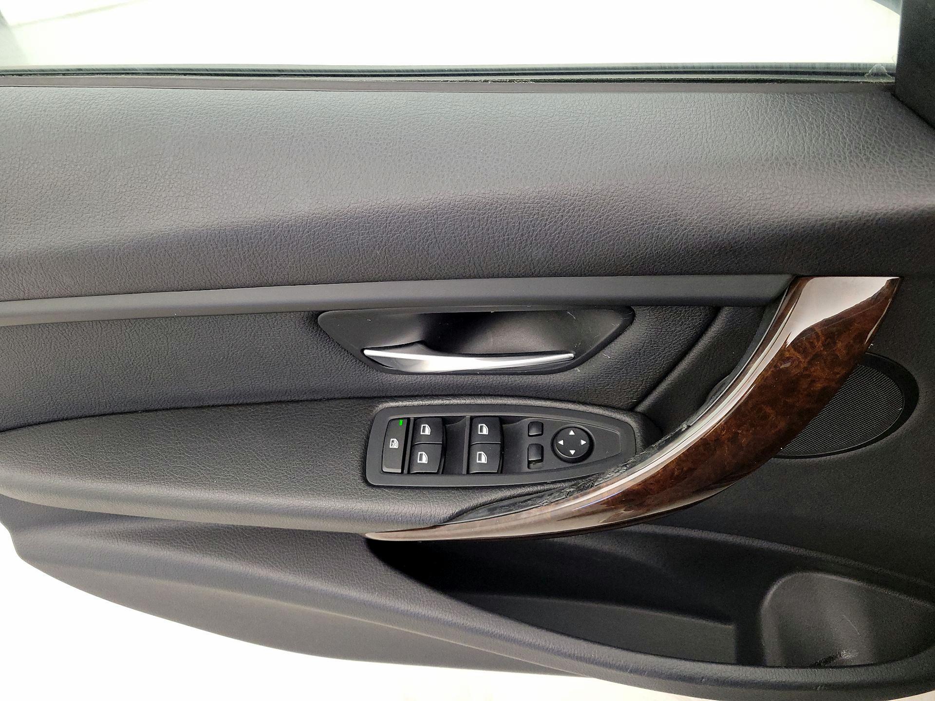 Thumbnail: 2015 BMW 3 Series - 10