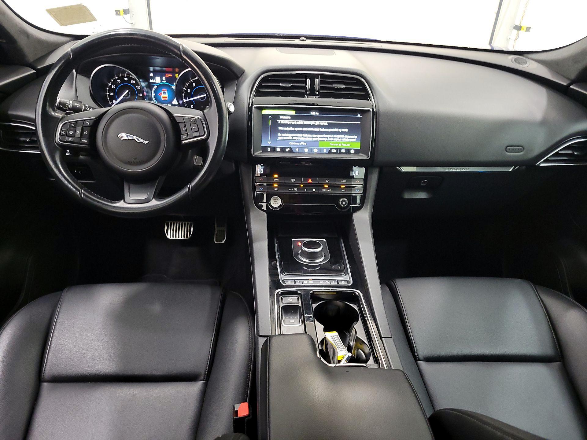 Thumbnail: 2019 Jaguar F-Pace - 9