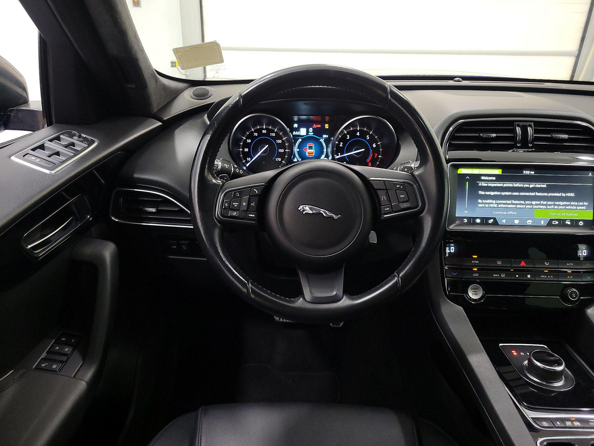 Thumbnail: 2019 Jaguar F-Pace - 10