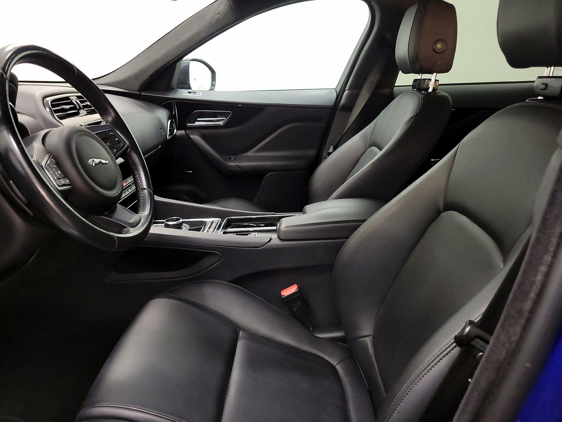 Thumbnail: 2019 Jaguar F-Pace - 11