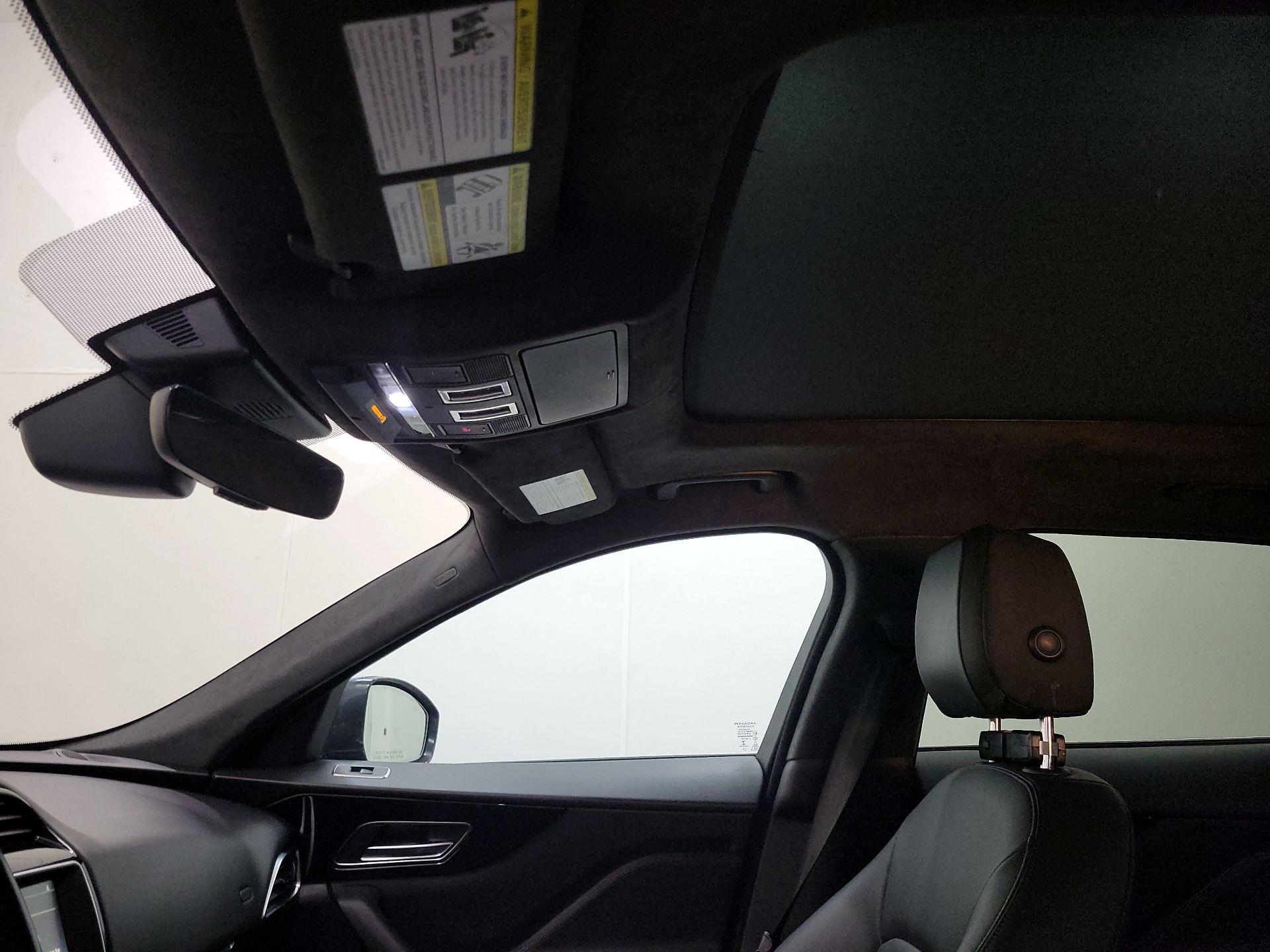 Thumbnail: 2019 Jaguar F-Pace - 18