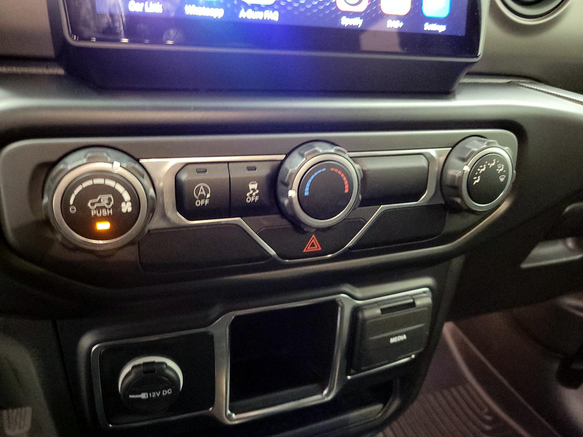 Thumbnail: 2022 Jeep Wrangler - 16