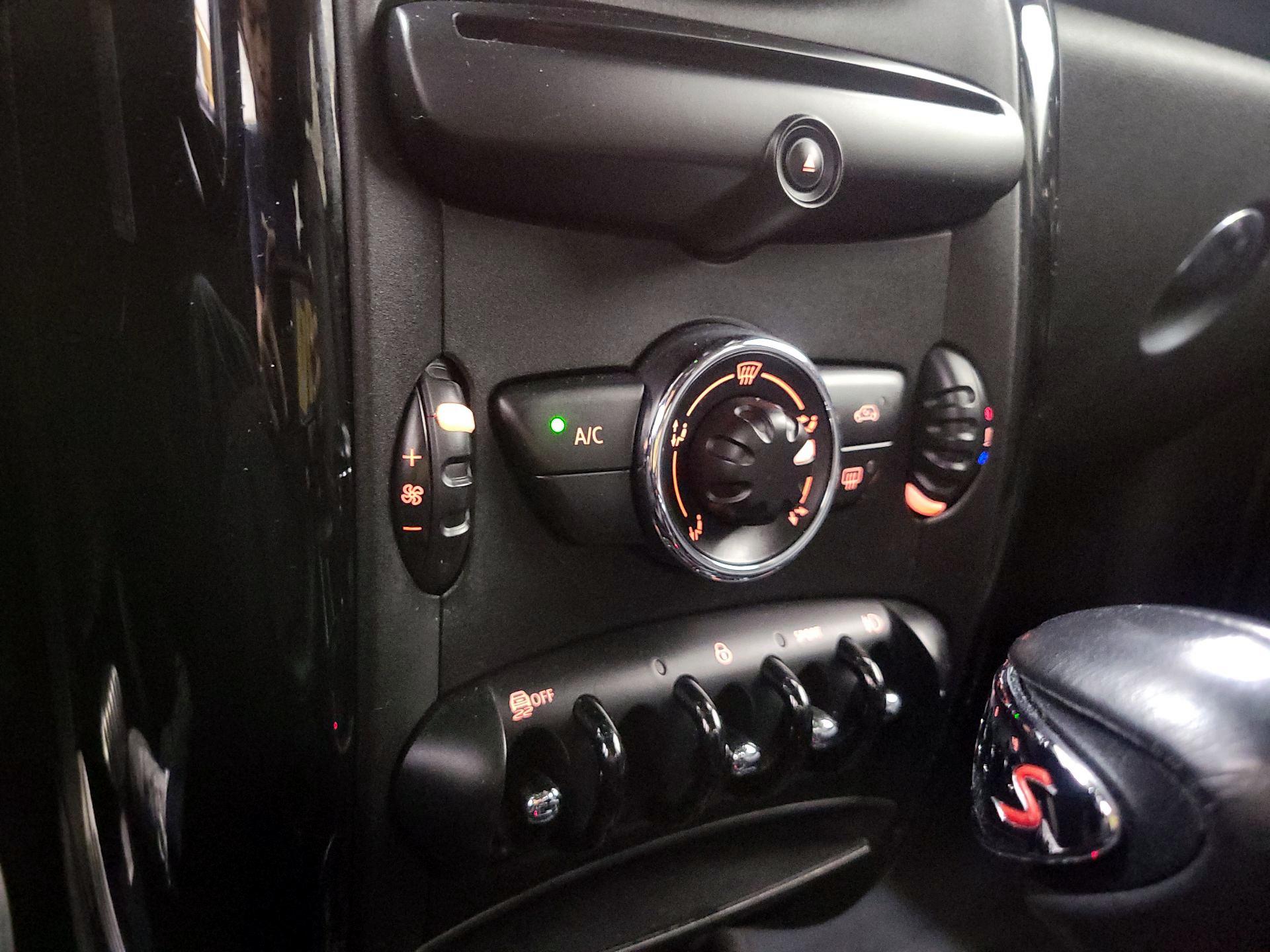 Thumbnail: 2014 MINI Cooper Countryman - 14