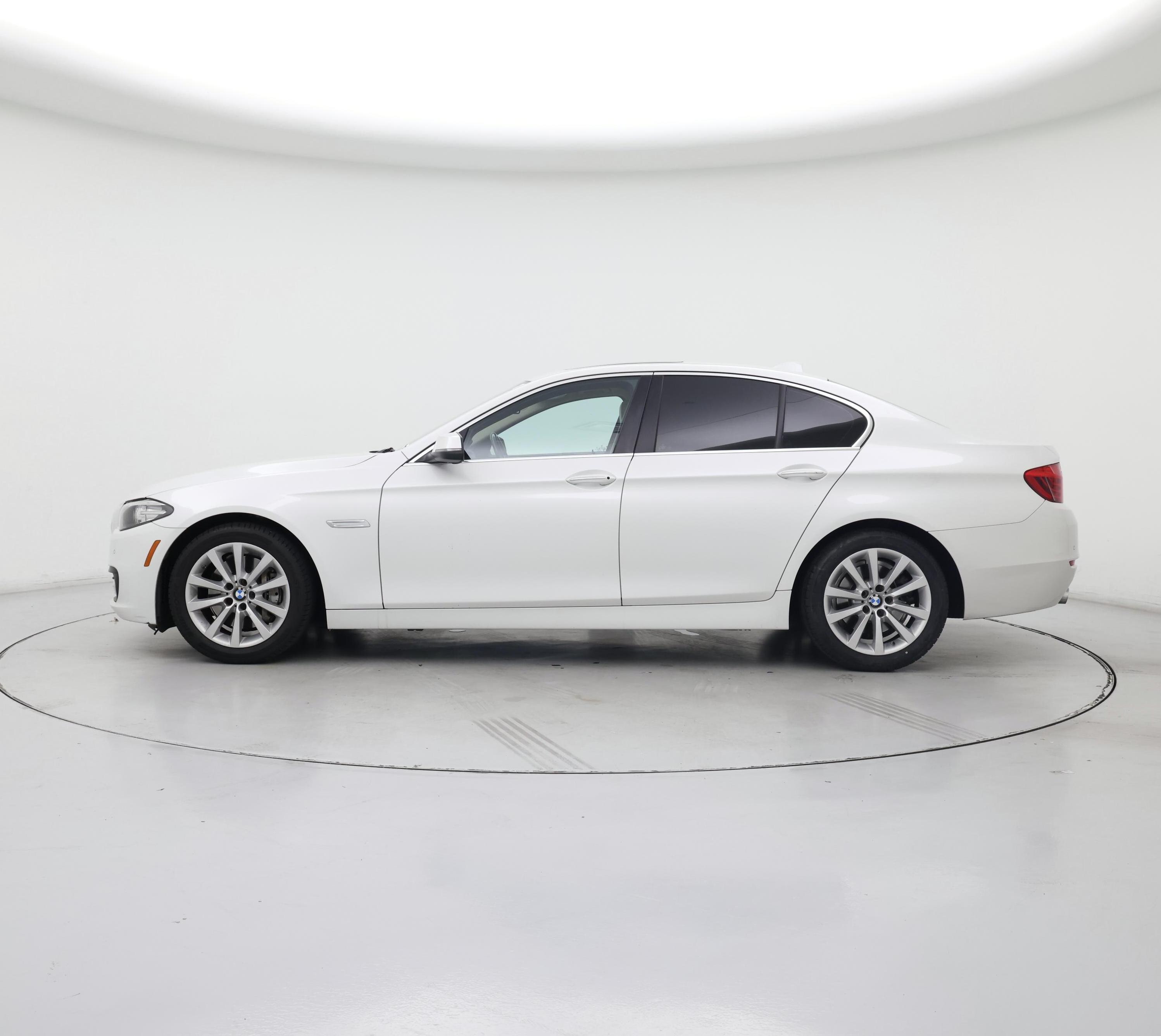 Thumbnail: 2016 BMW 5 Series - 3