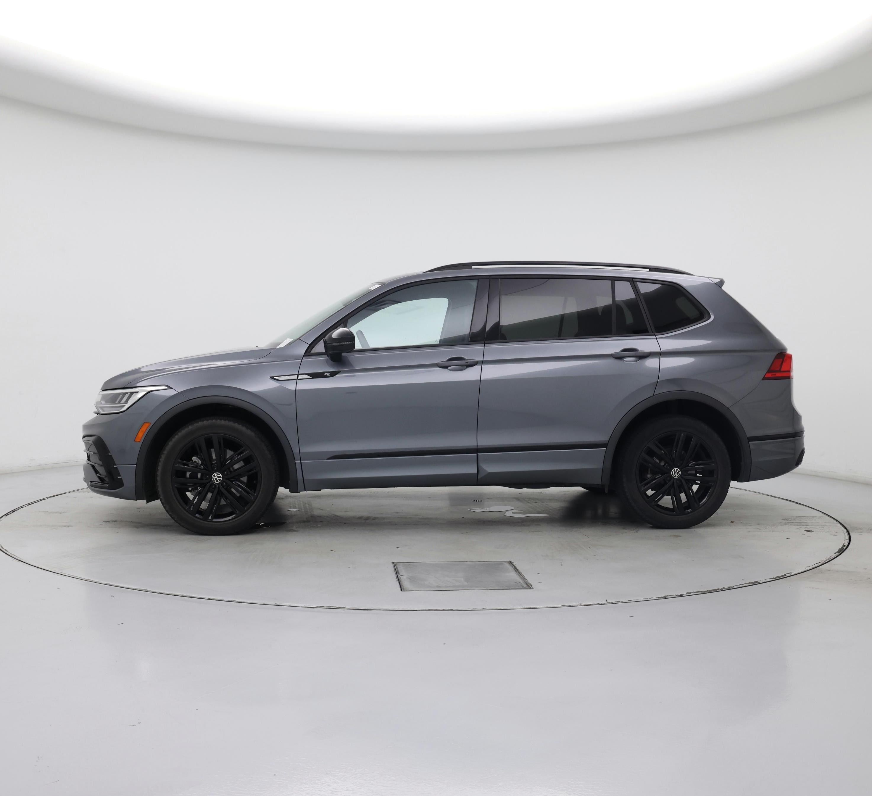 Thumbnail: 2022 Volkswagen Tiguan - 3