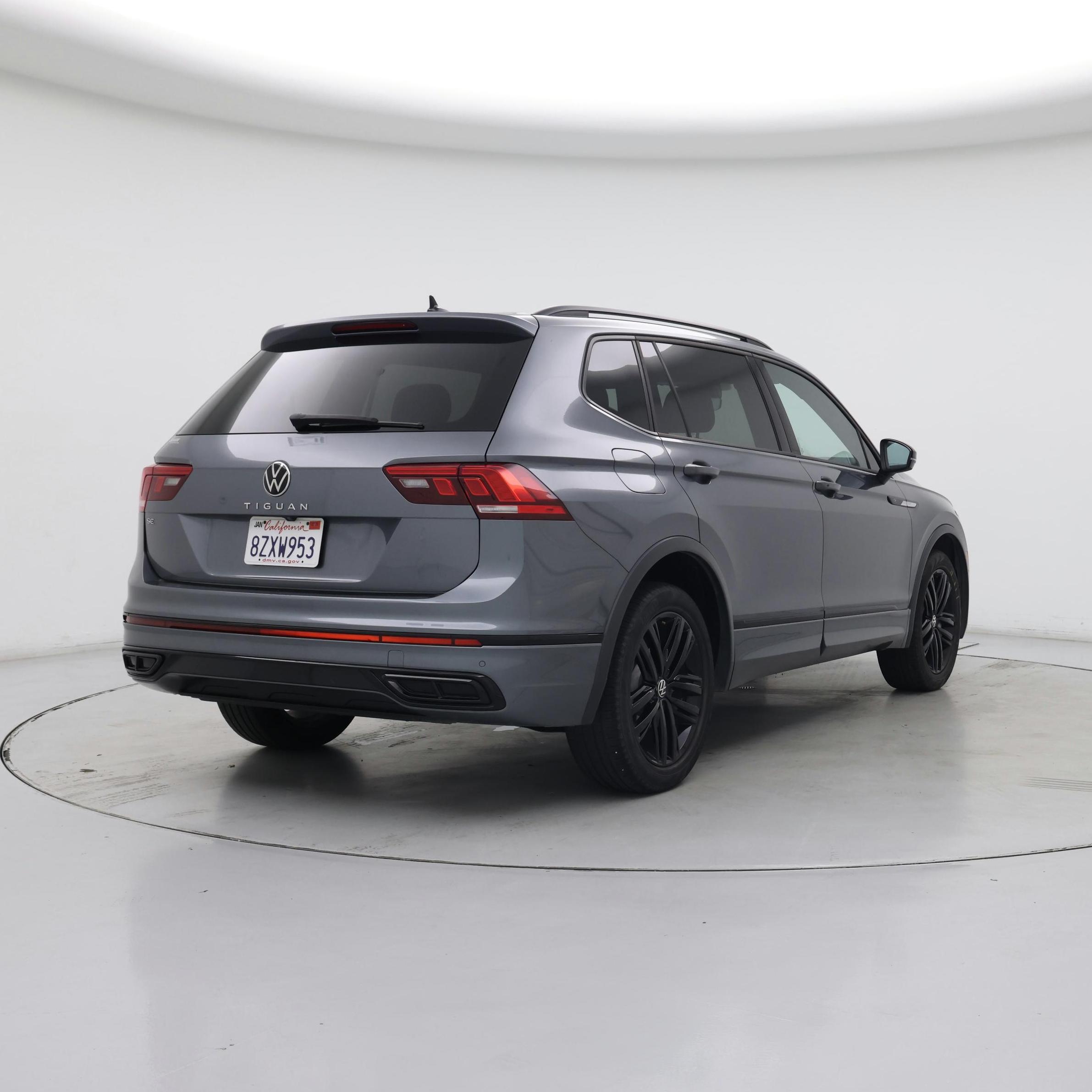 Thumbnail: 2022 Volkswagen Tiguan - 8