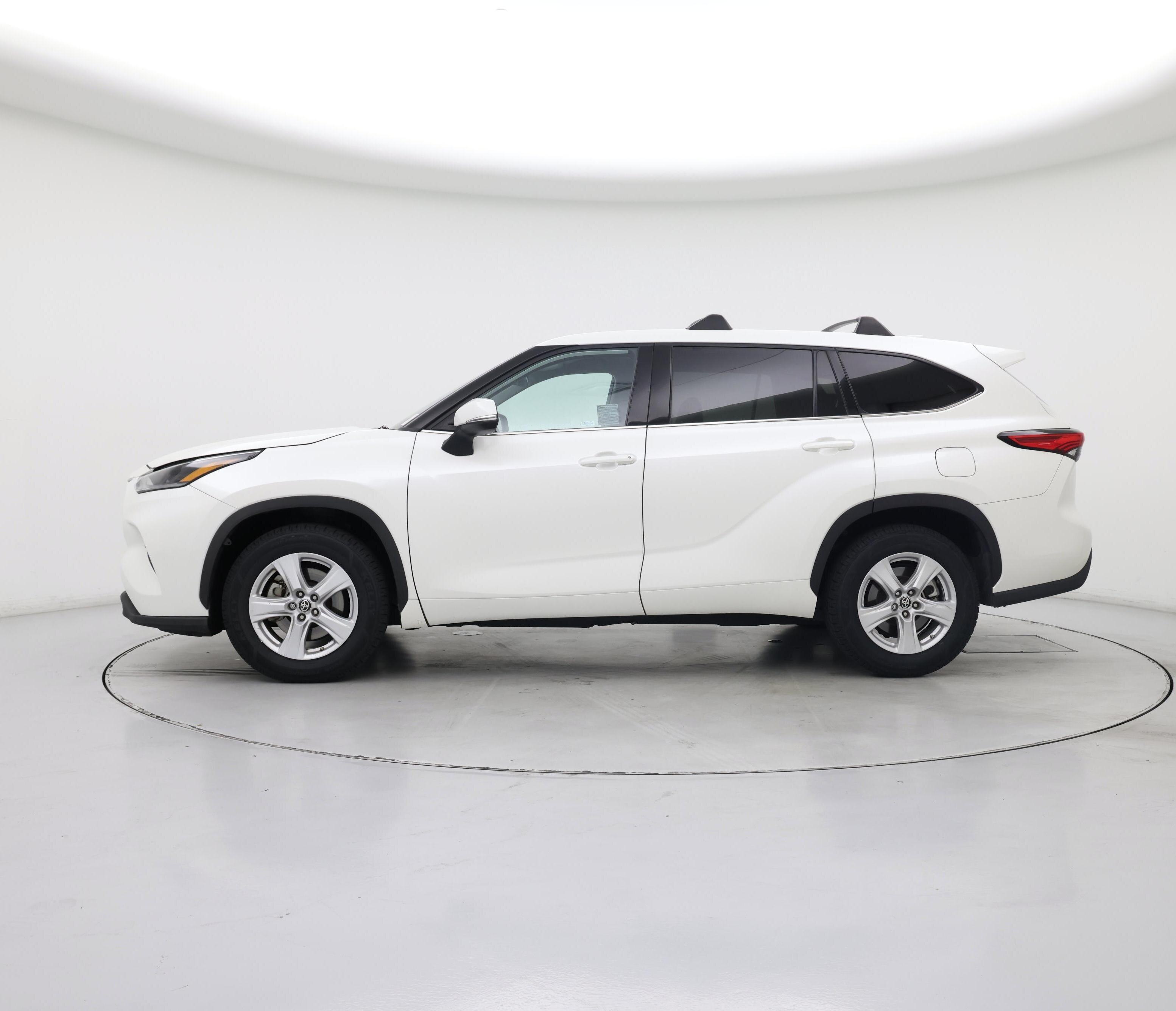 Thumbnail: 2021 Toyota Highlander - 3