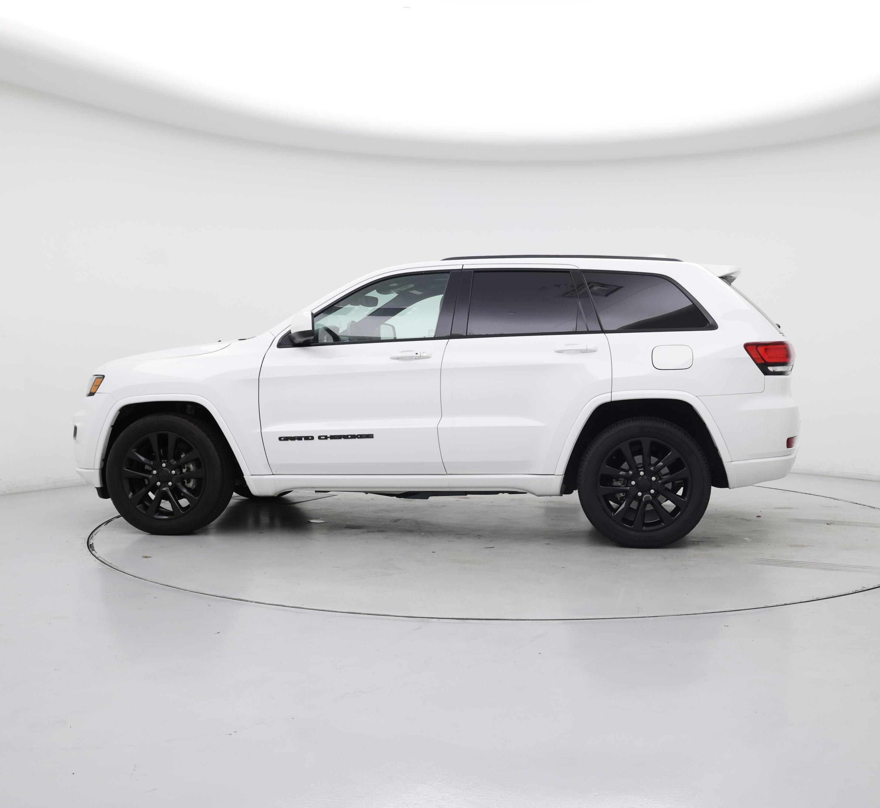 Thumbnail: 2017 Jeep Grand Cherokee - 3