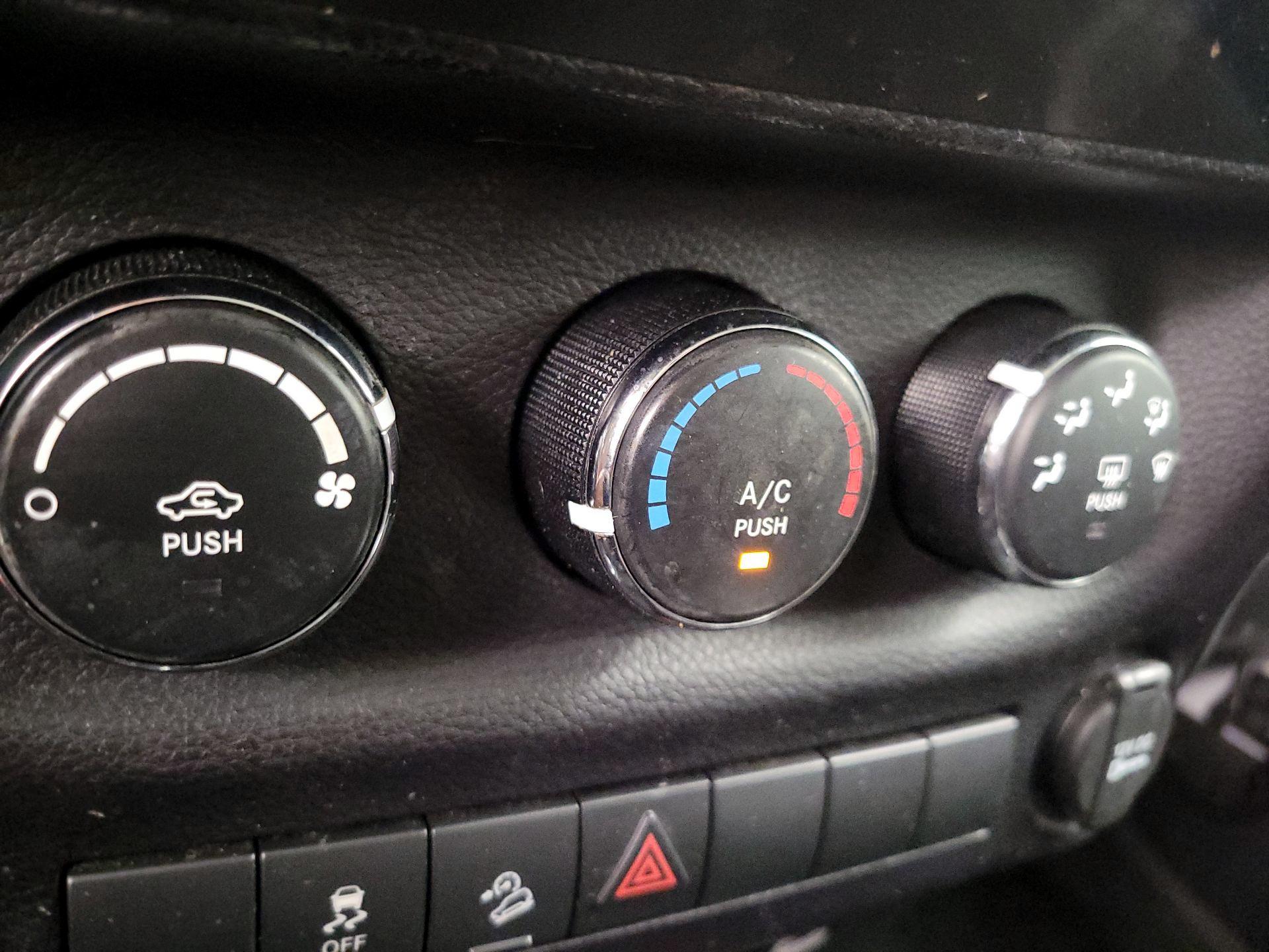 Thumbnail: 2015 Jeep Wrangler - 14