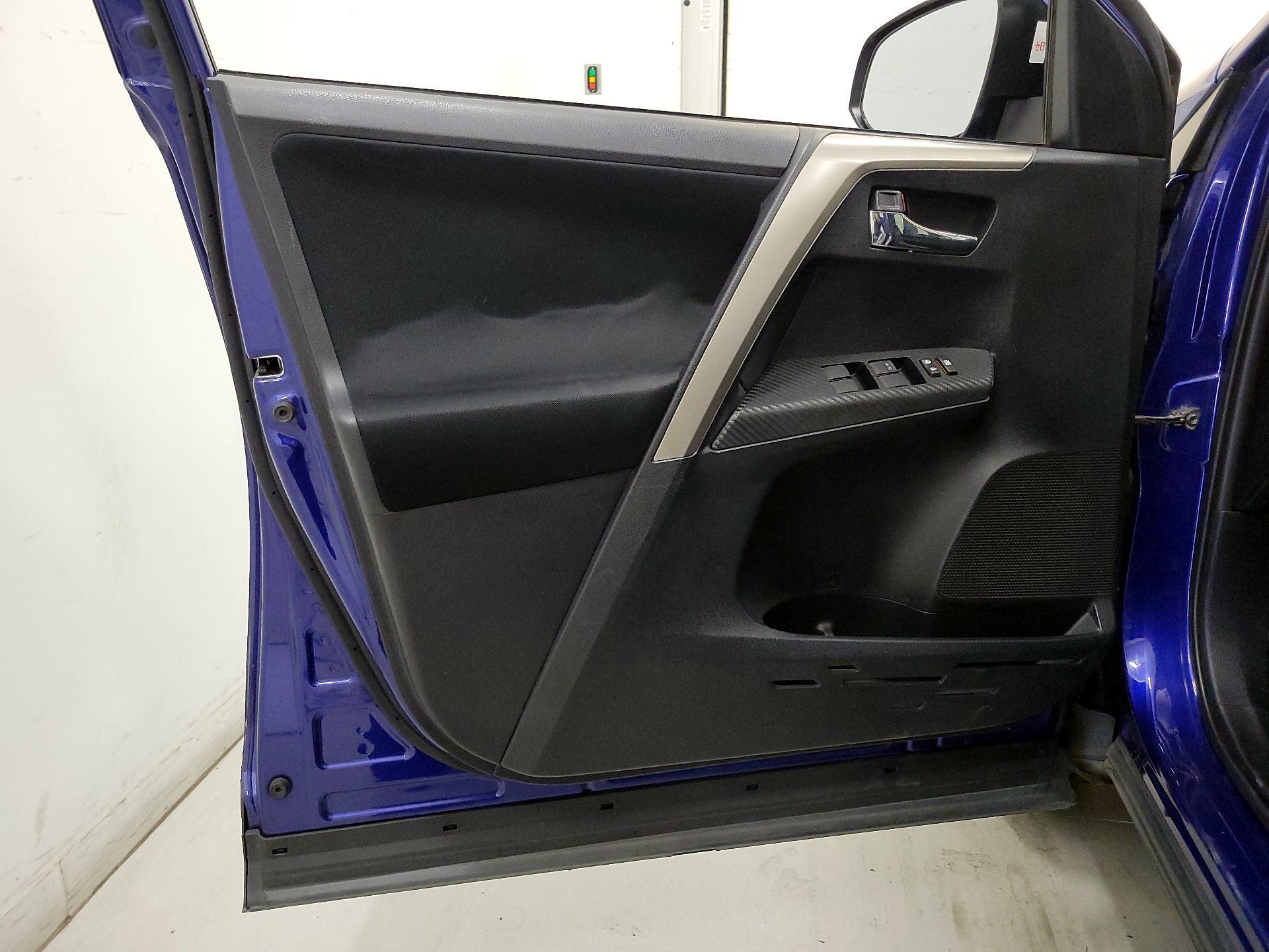 Thumbnail: 2014 Toyota RAV4 - 12