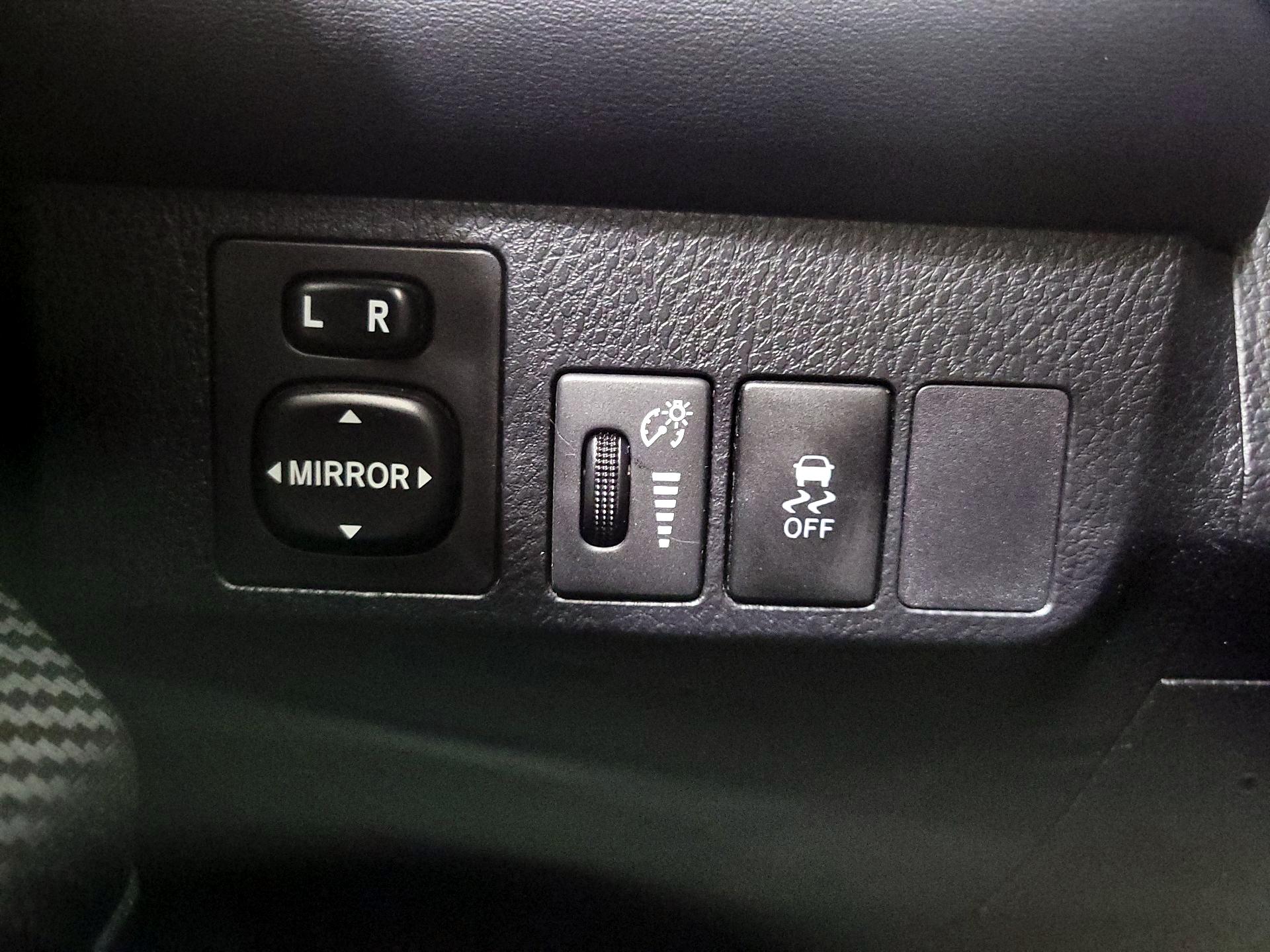 Thumbnail: 2014 Toyota RAV4 - 13