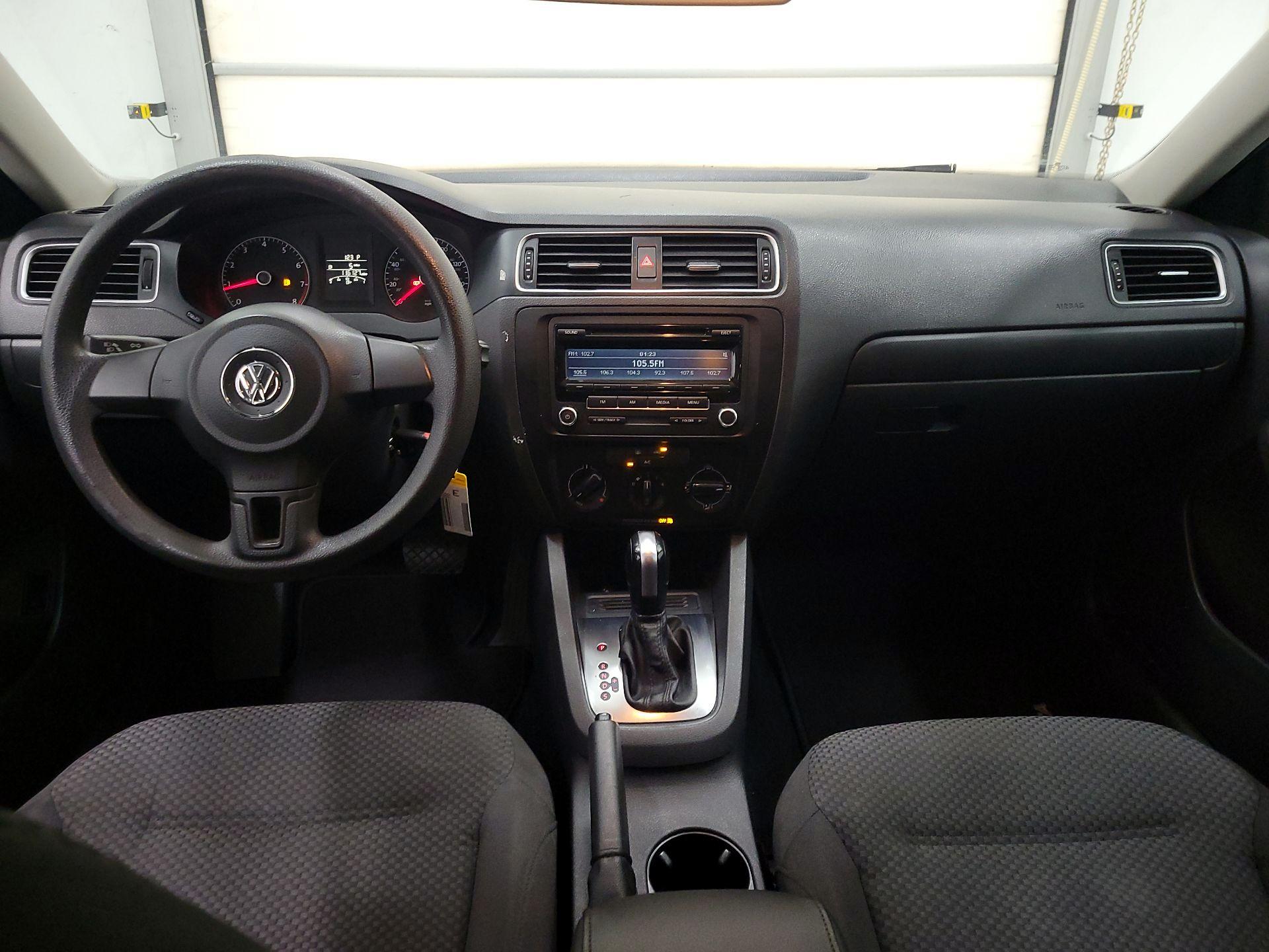 Thumbnail: 2014 Volkswagen Jetta - 9