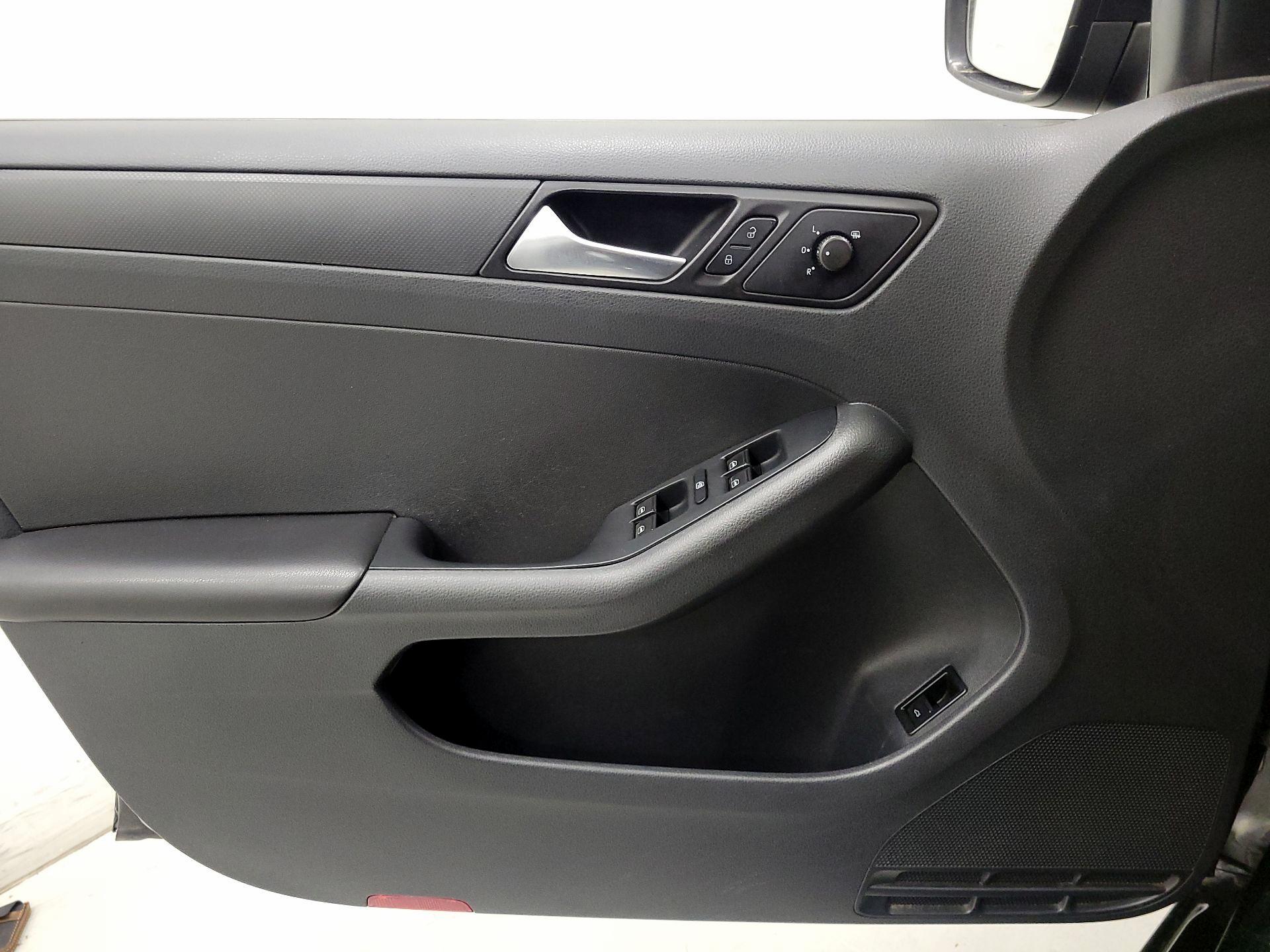 Thumbnail: 2014 Volkswagen Jetta - 12