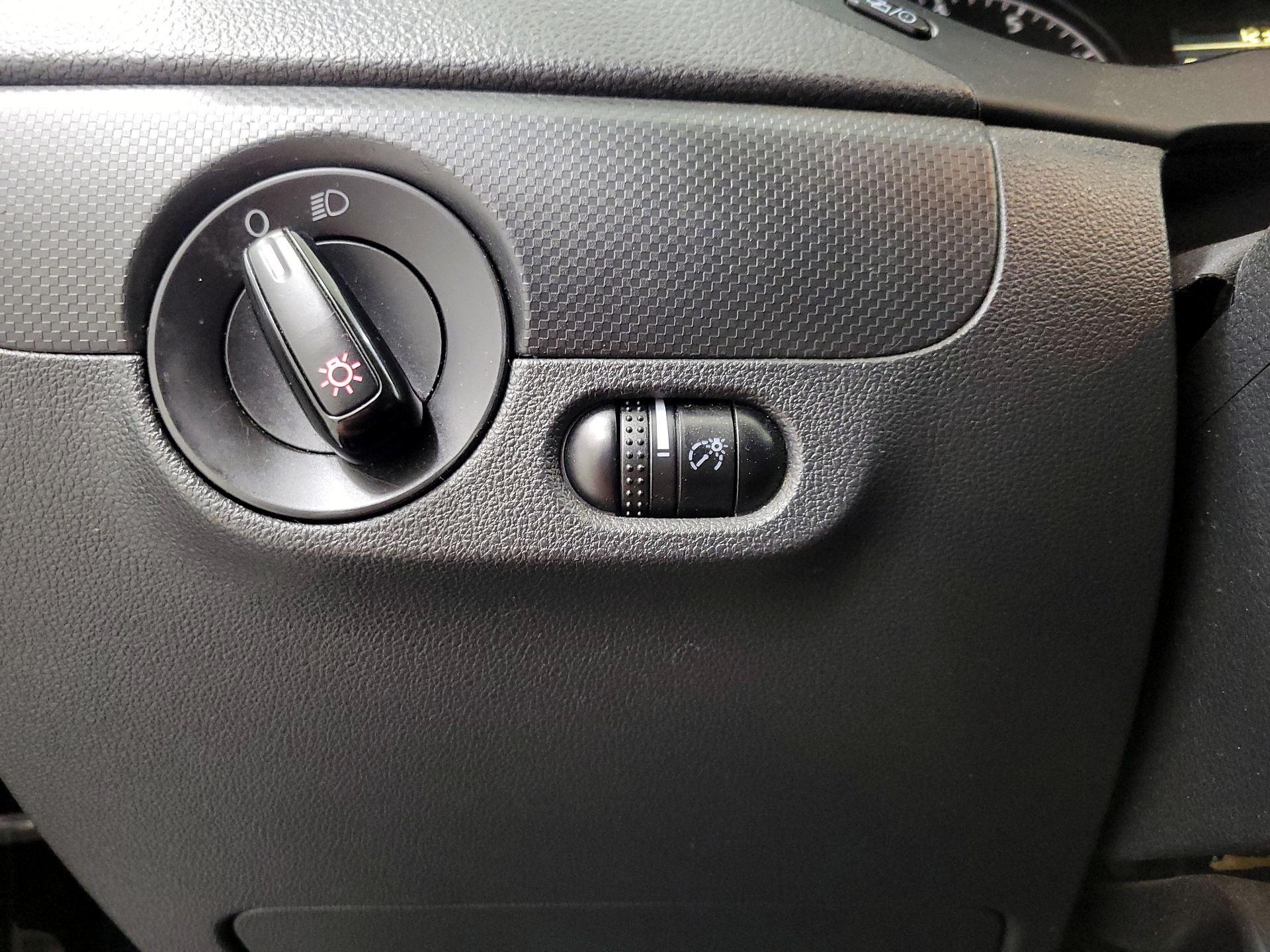 Thumbnail: 2014 Volkswagen Jetta - 13