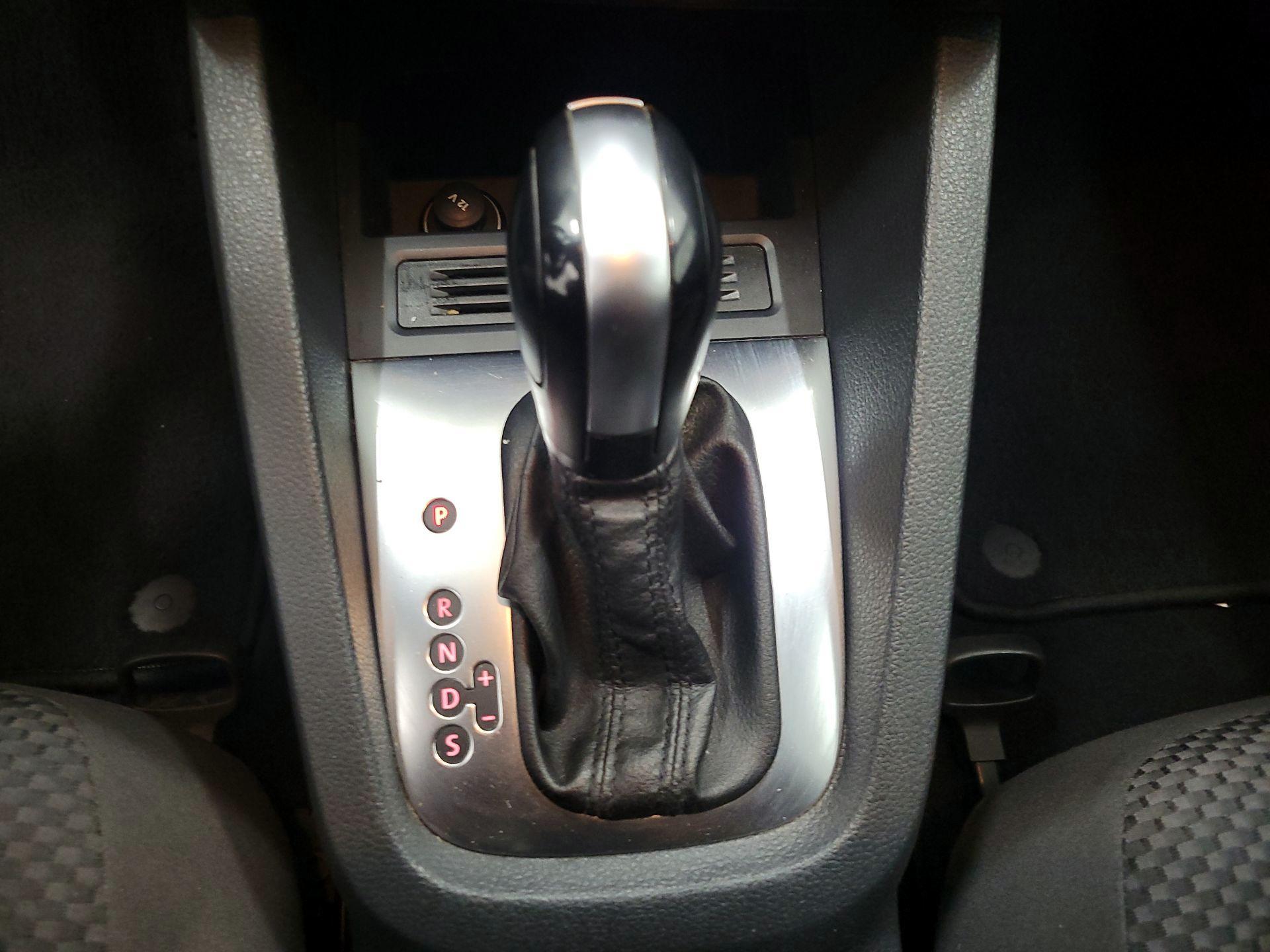Thumbnail: 2014 Volkswagen Jetta - 16