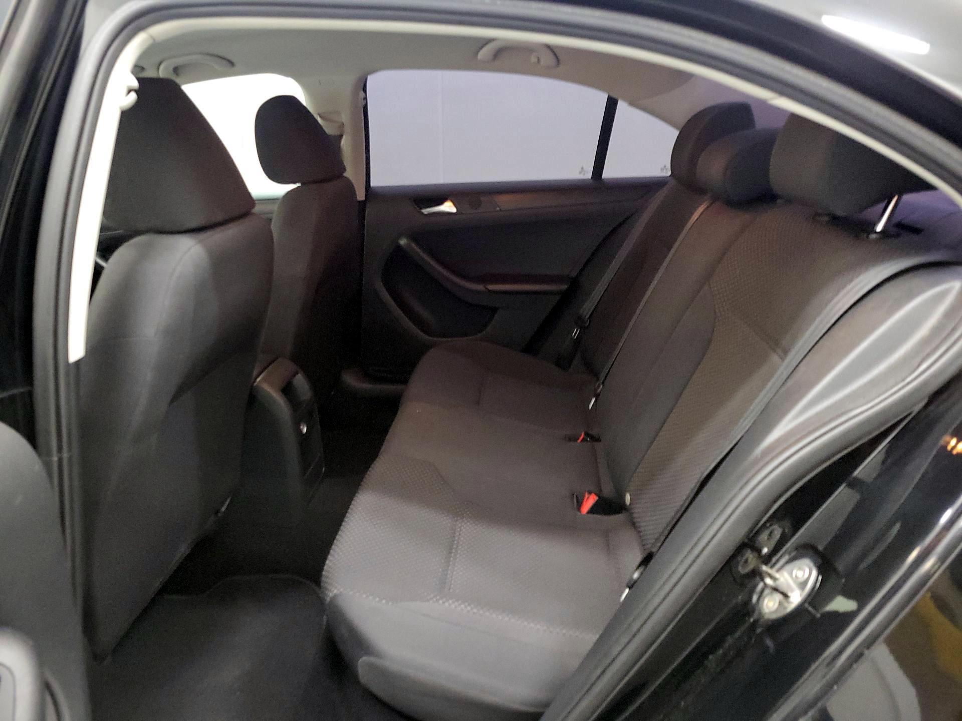 Thumbnail: 2014 Volkswagen Jetta - 18