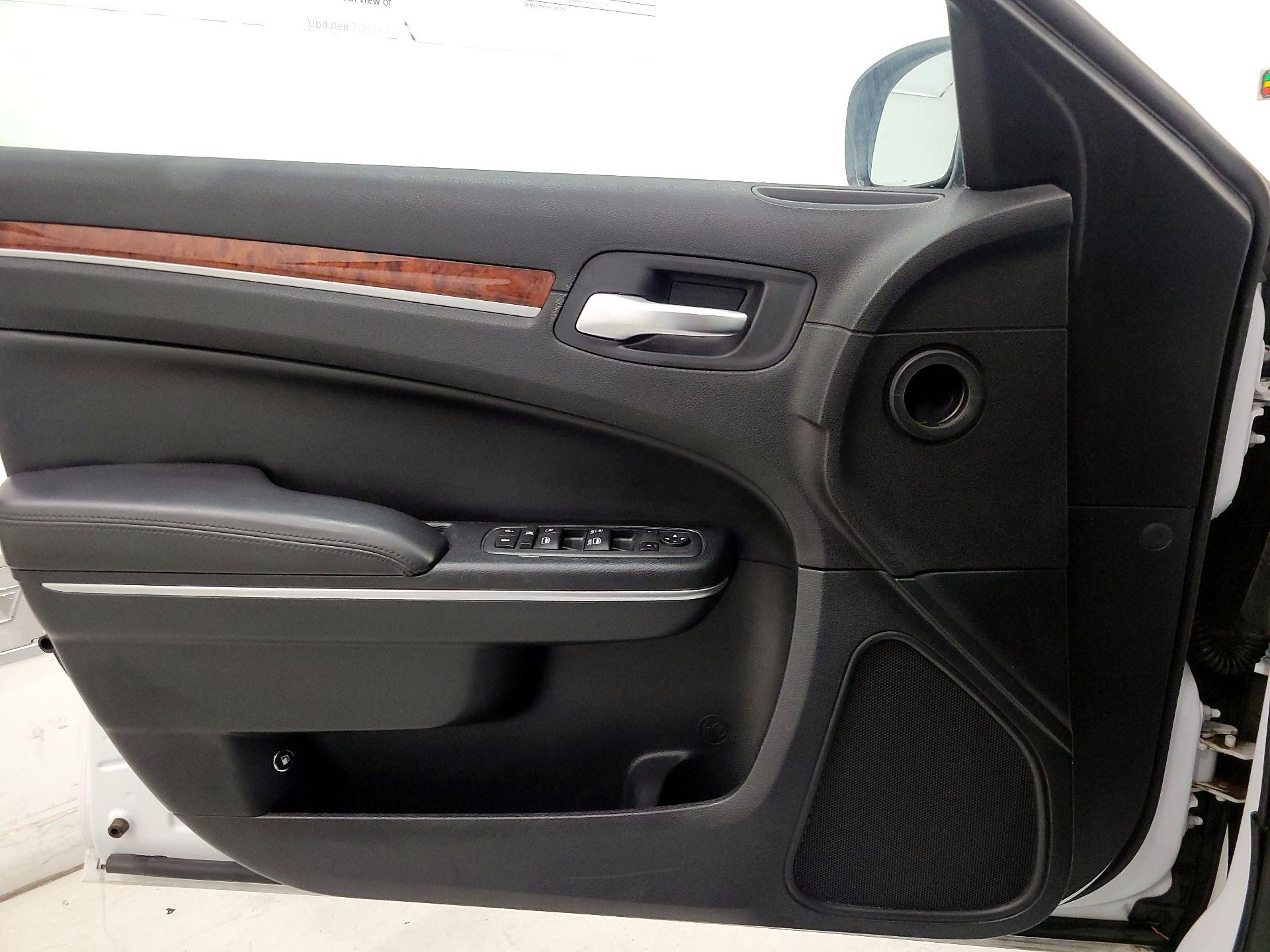 Thumbnail: 2014 Chrysler 300 - 12