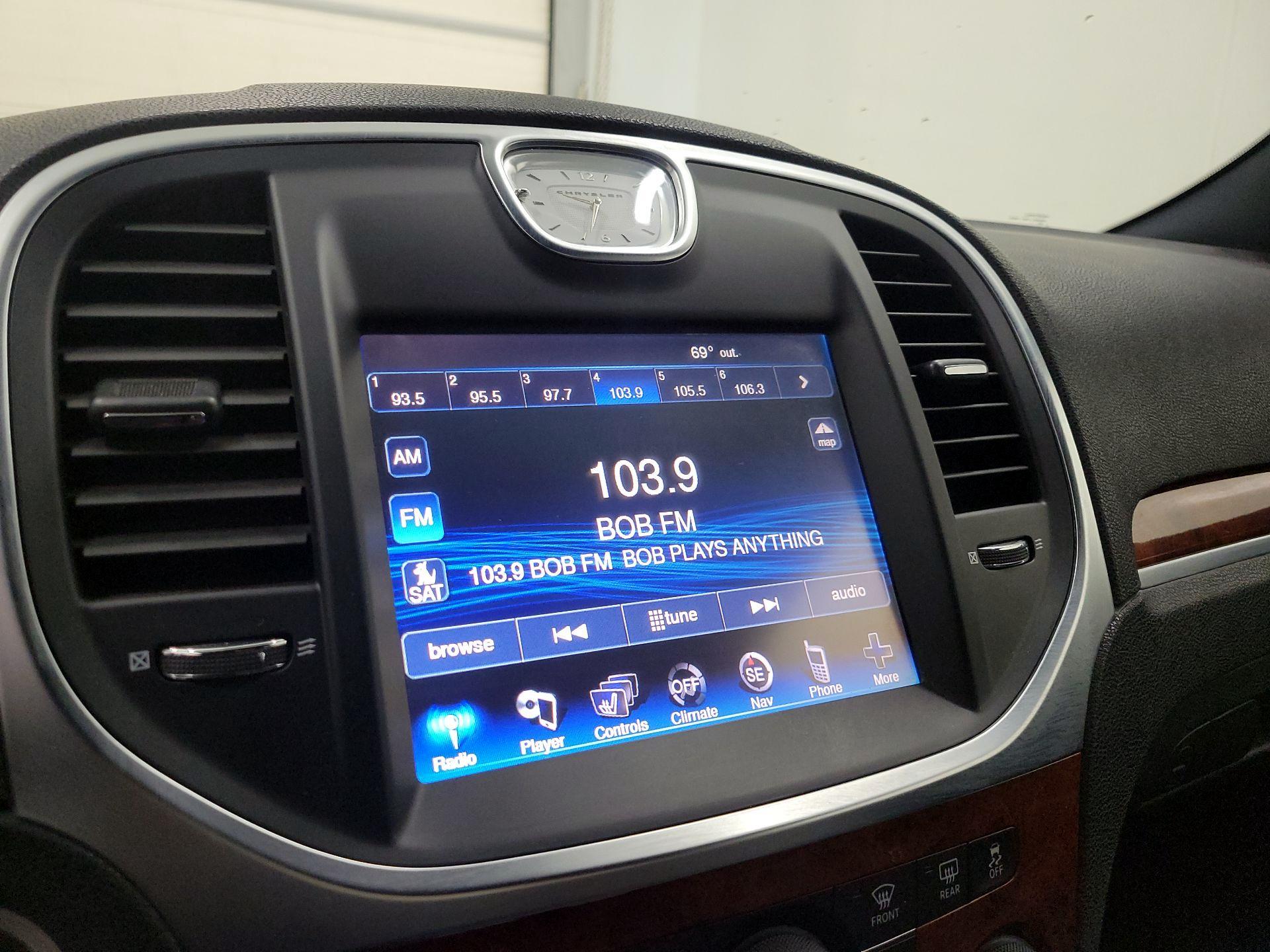 Thumbnail: 2014 Chrysler 300 - 16