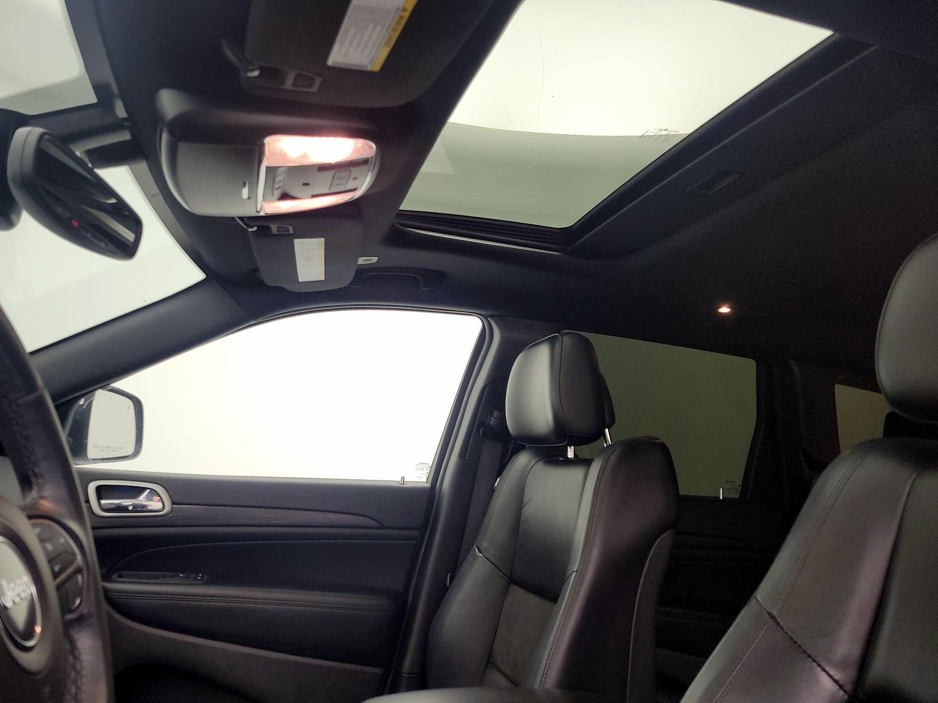 Thumbnail: 2020 Jeep Grand Cherokee - 20