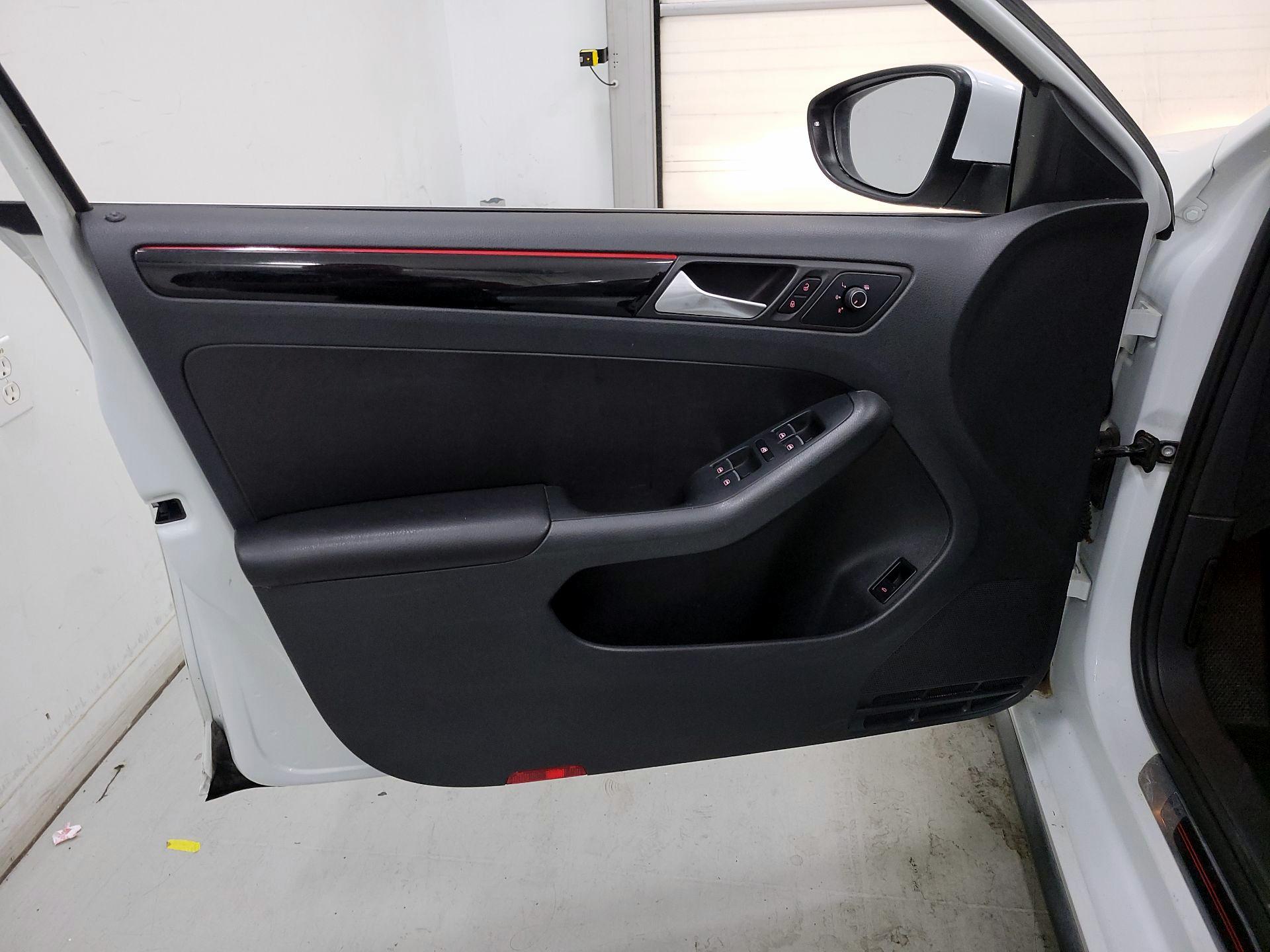 Thumbnail: 2015 Volkswagen Jetta - 12