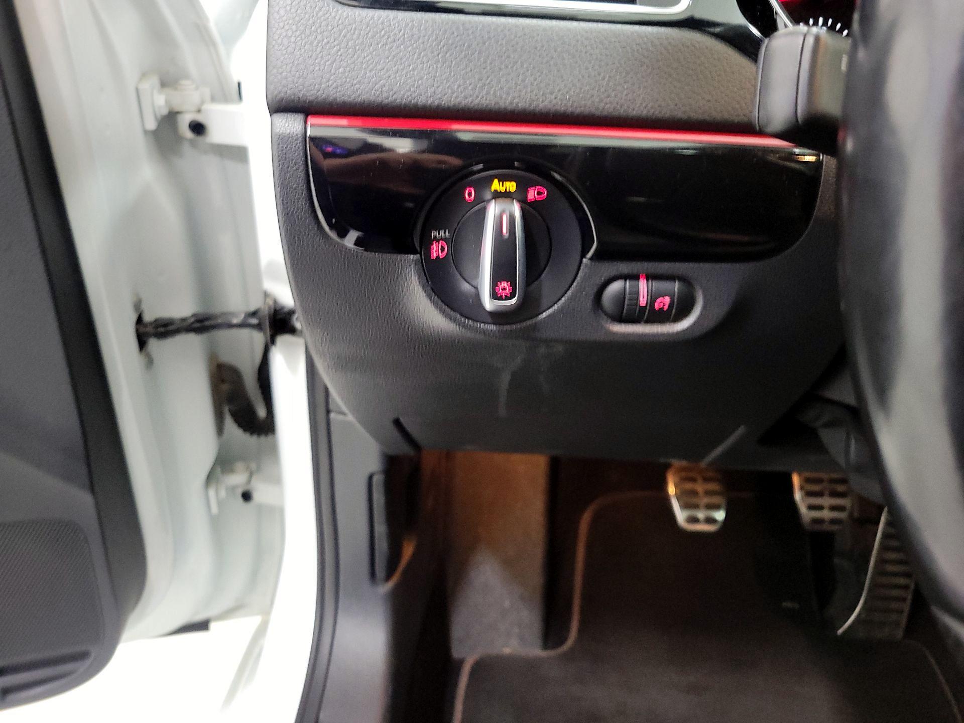 Thumbnail: 2015 Volkswagen Jetta - 13